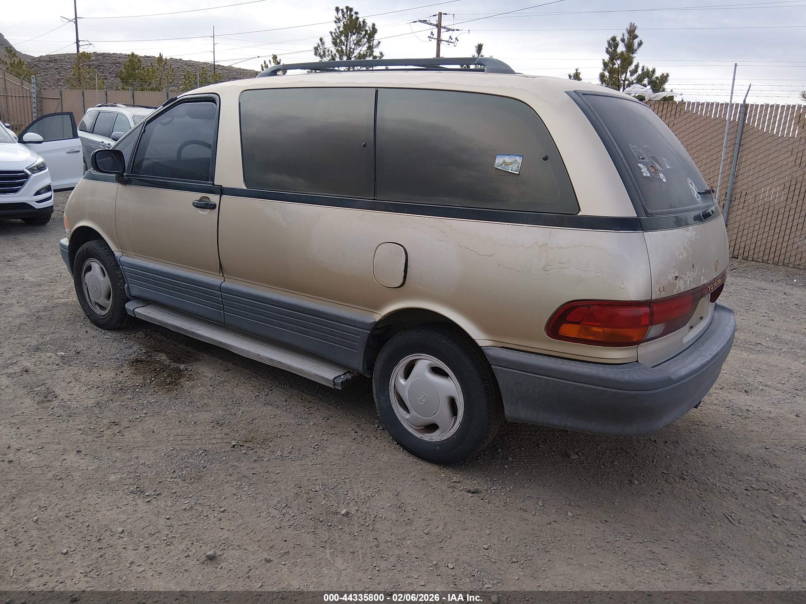TOYOTA PREVIA image 3