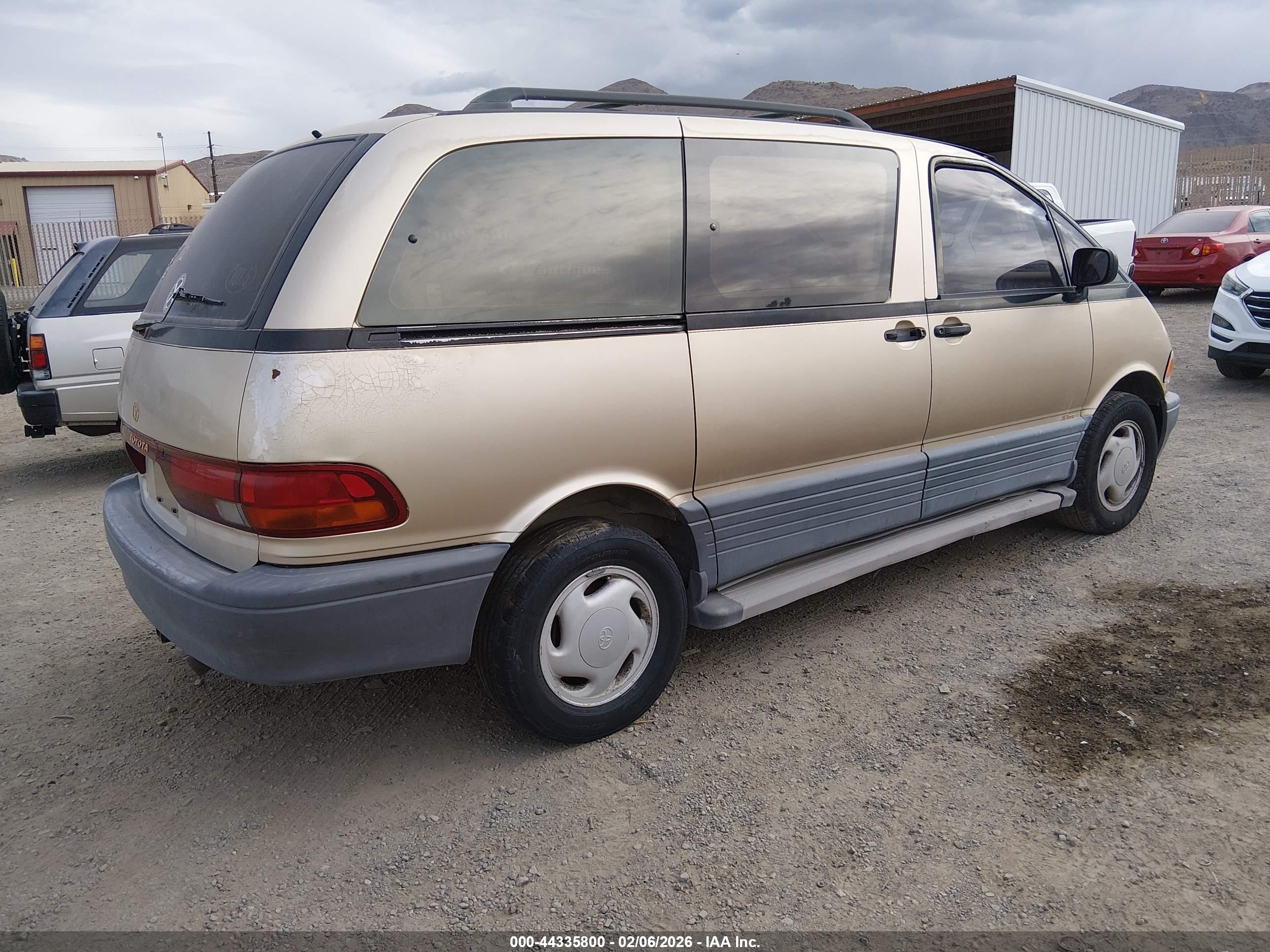 TOYOTA PREVIA image 4