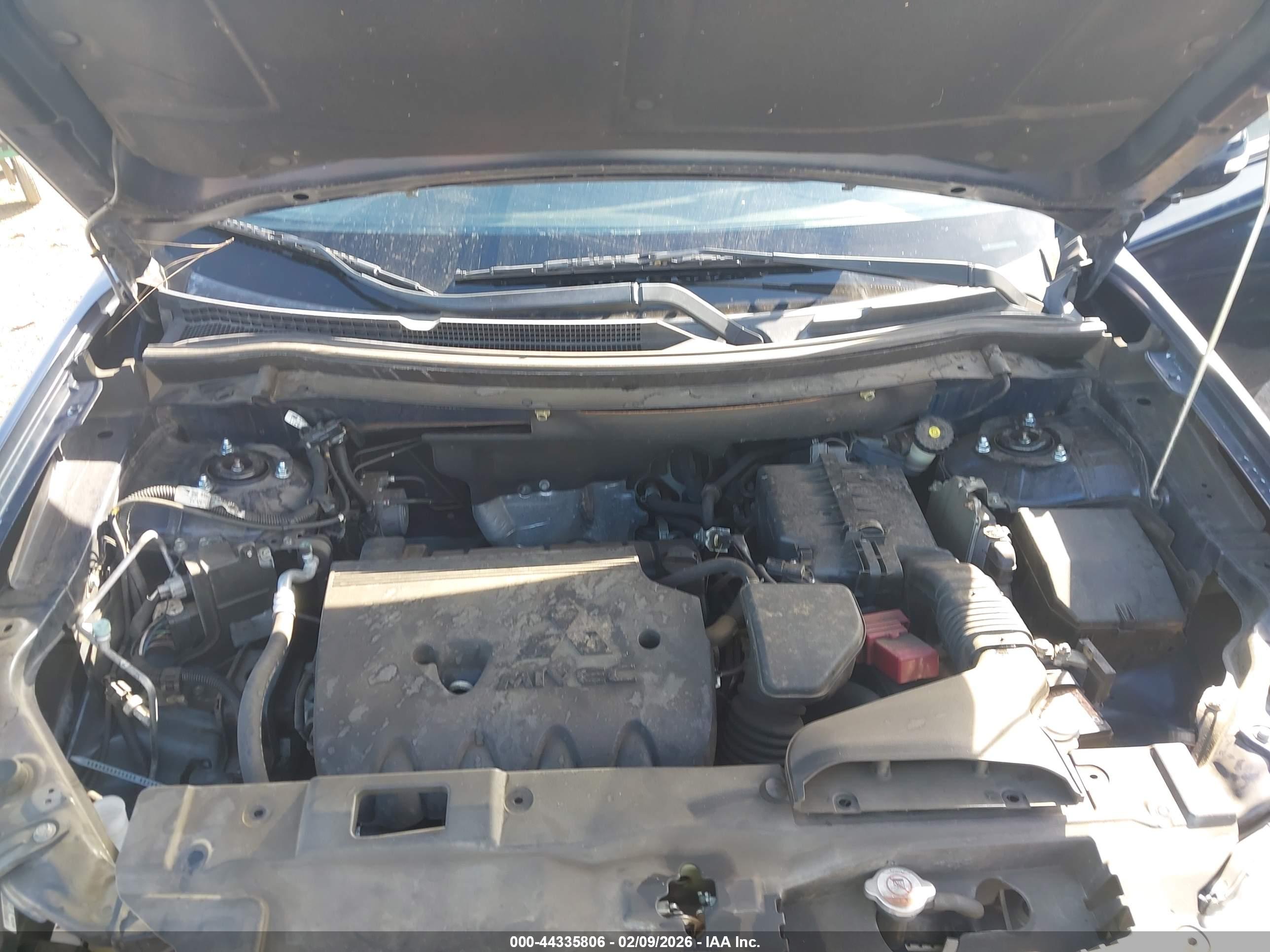 MITSUBISHI OUTLANDER image 10