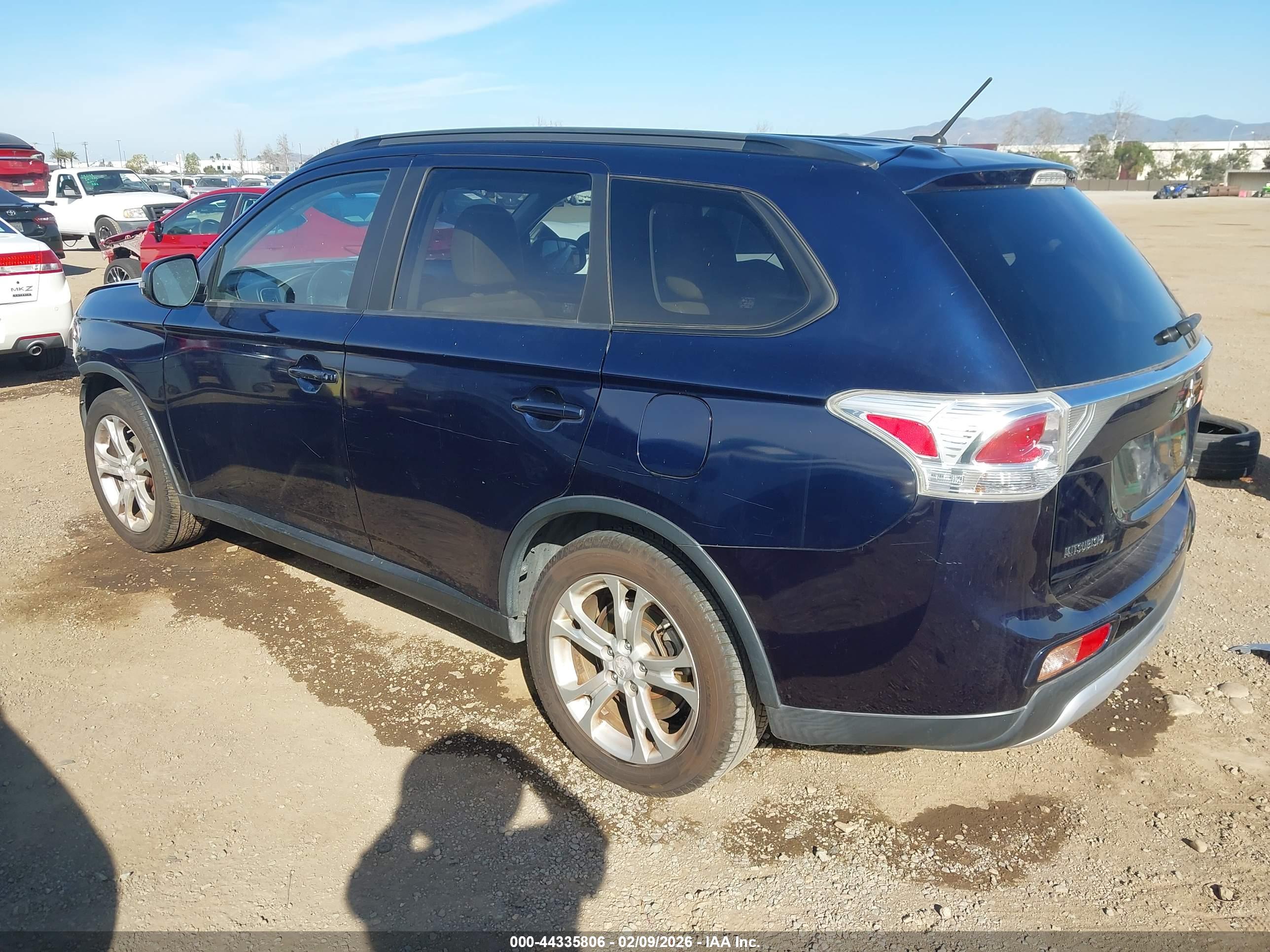MITSUBISHI OUTLANDER image 3