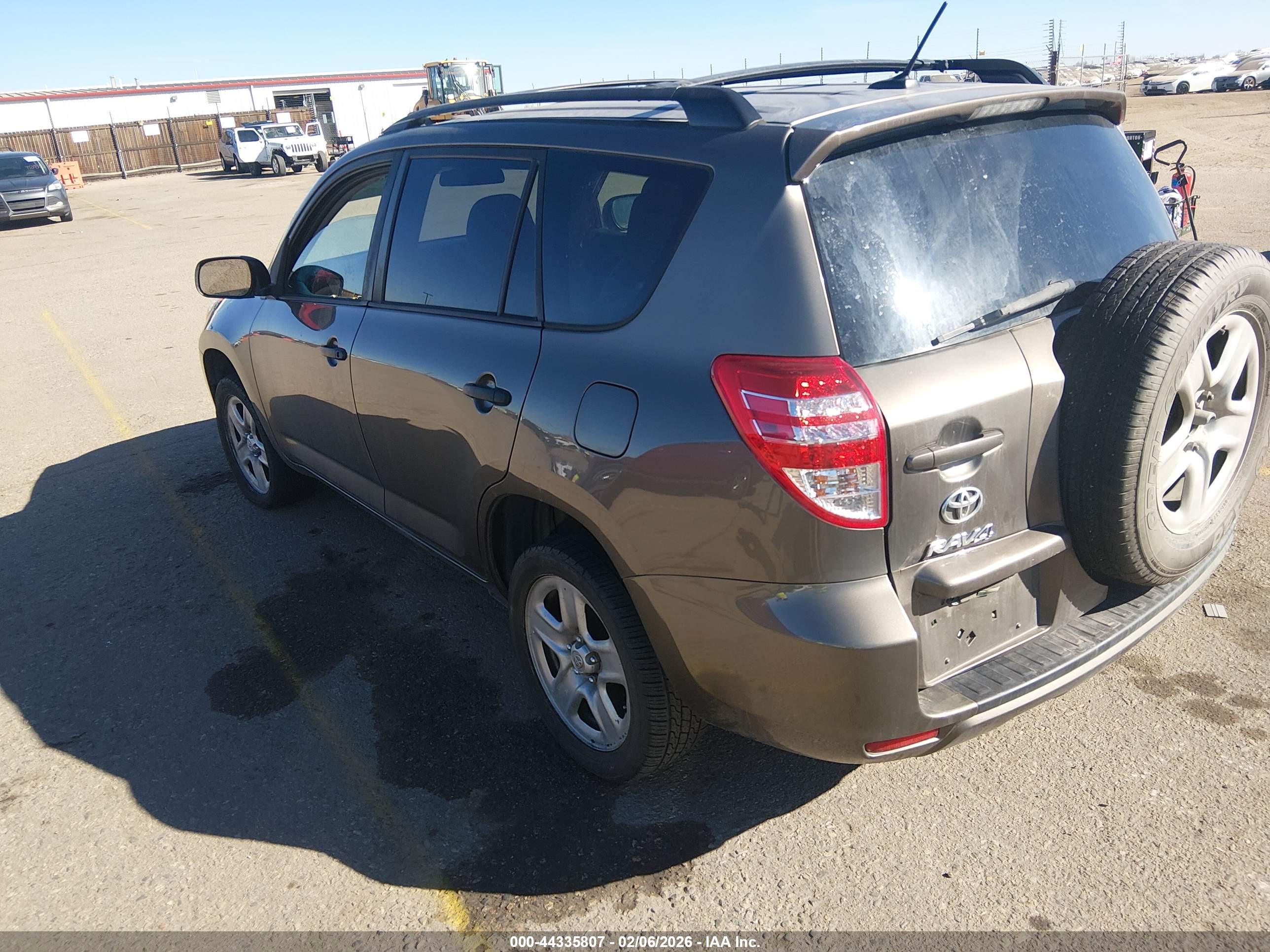 TOYOTA RAV4 image 3