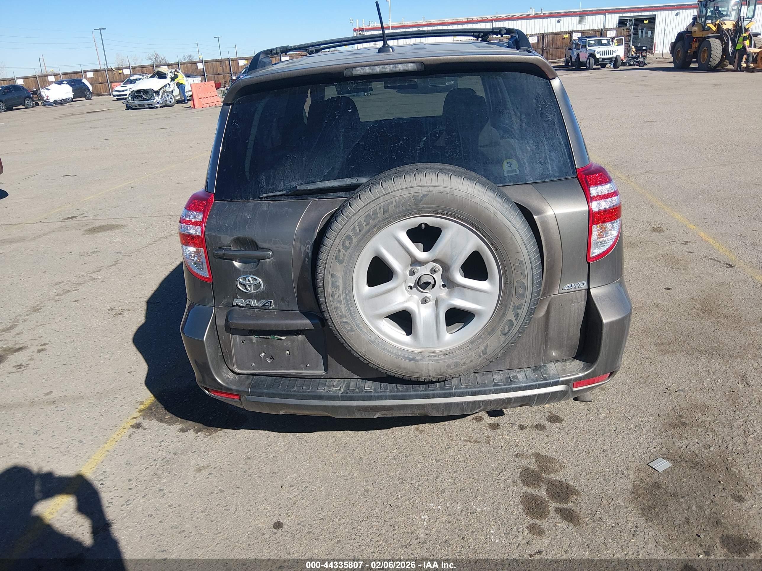 TOYOTA RAV4 image 4