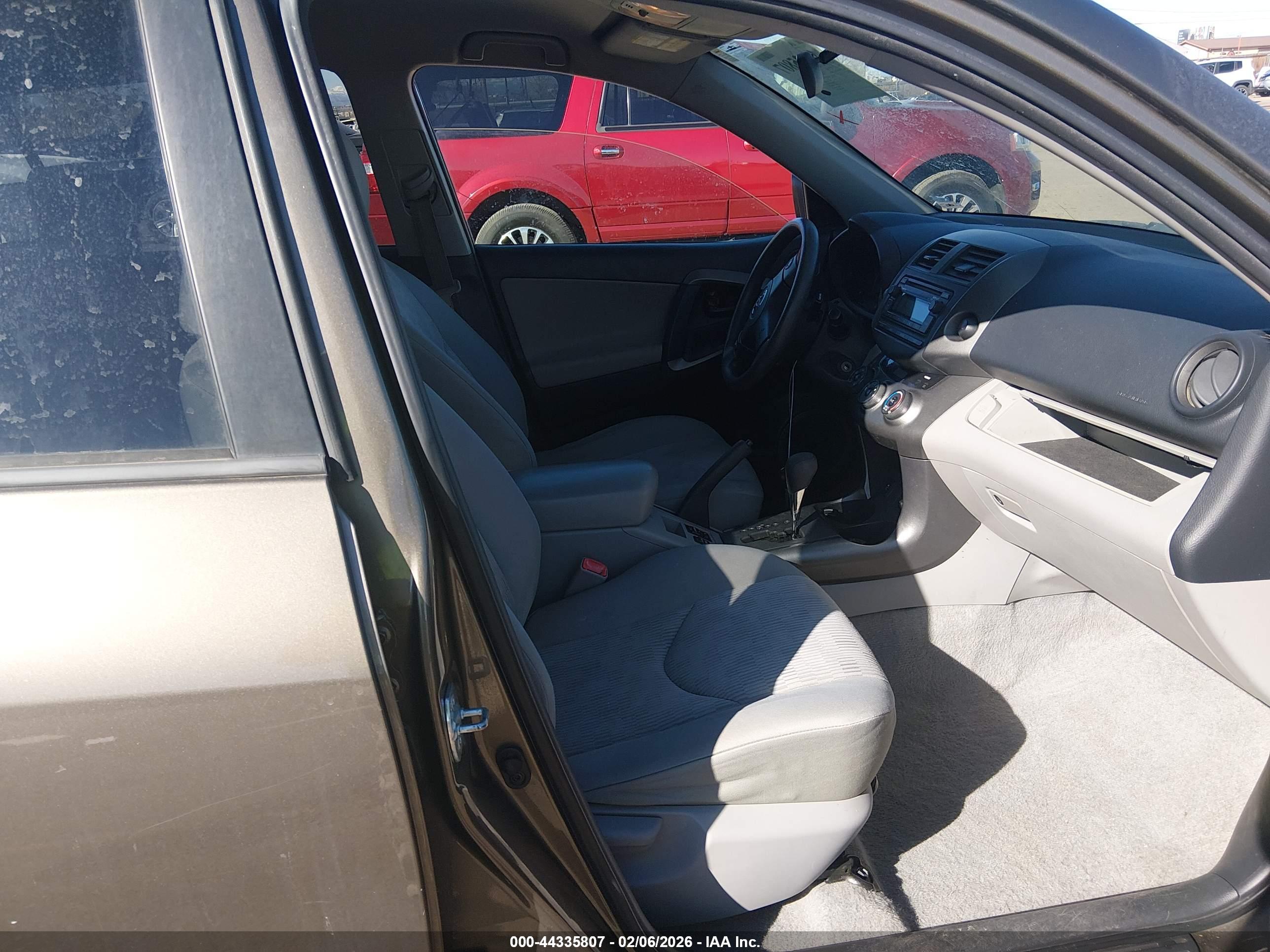 TOYOTA RAV4 image 5