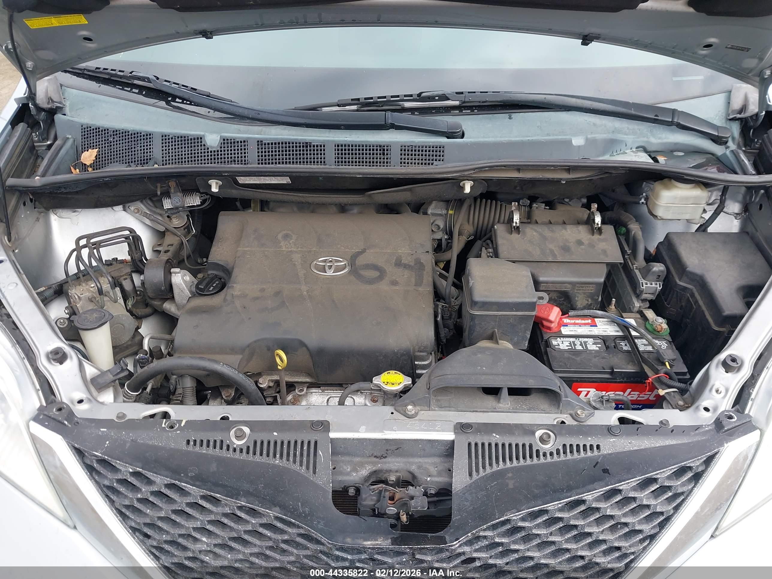 TOYOTA SIENNA image 10