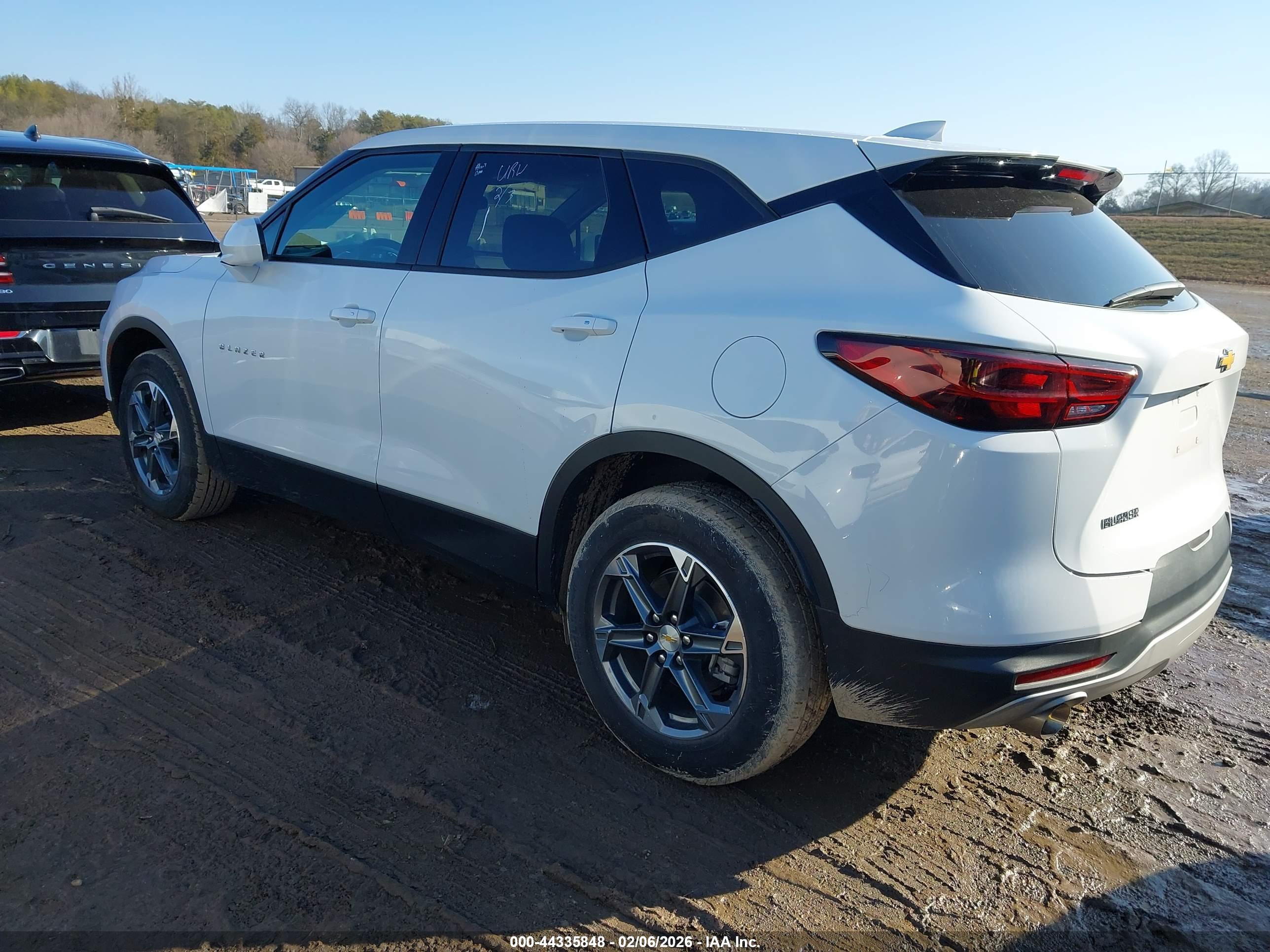 CHEVROLET BLAZER image 3