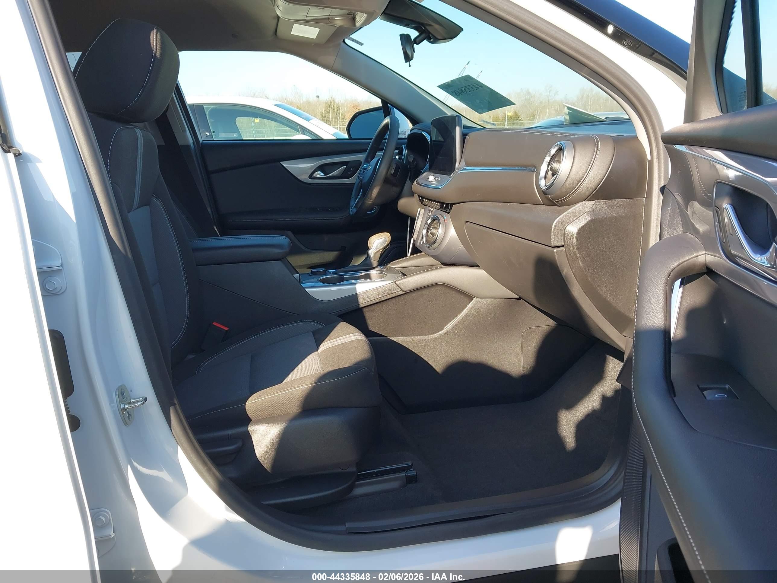 CHEVROLET BLAZER image 5