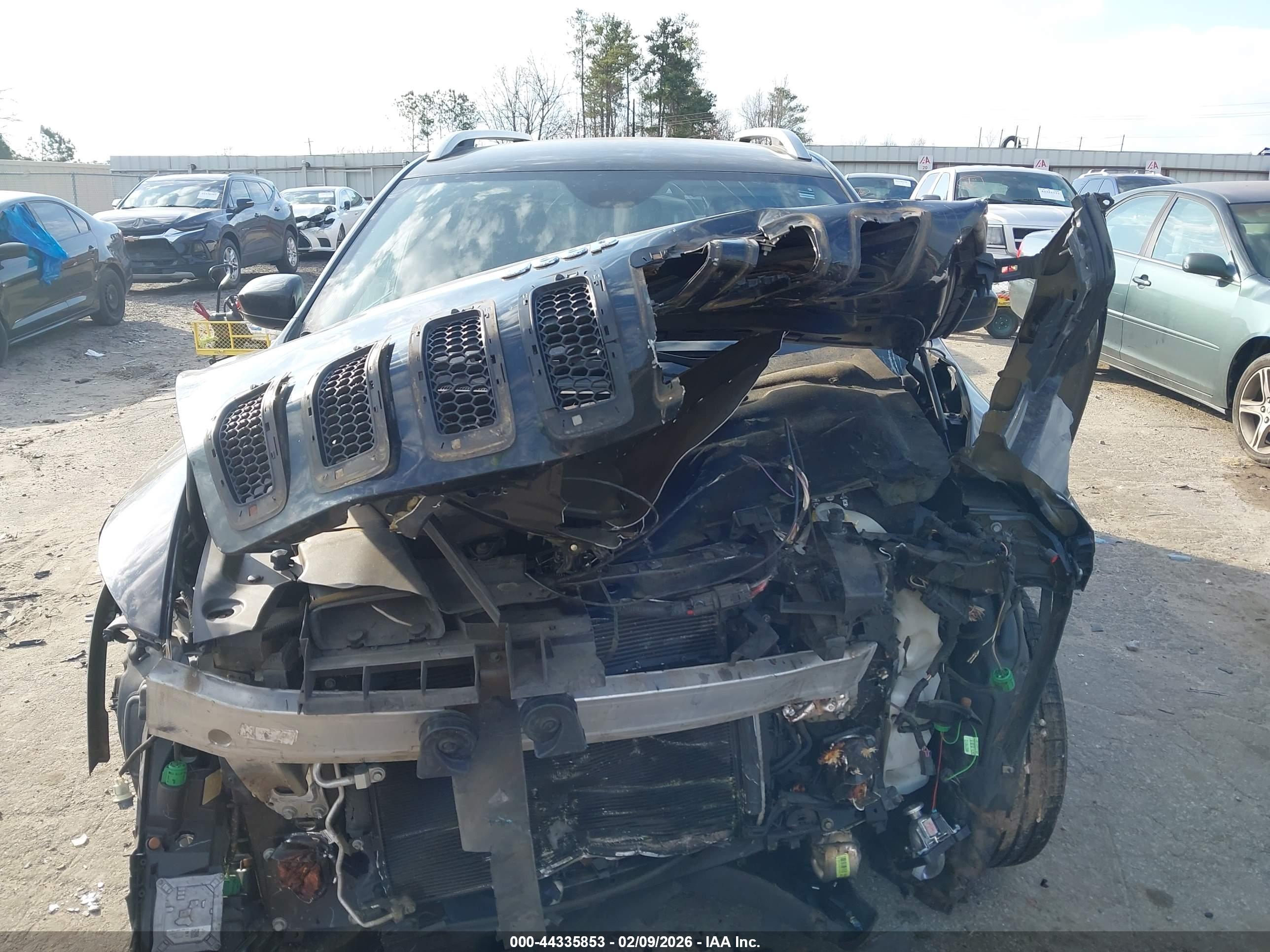 JEEP CHEROKEE image 10