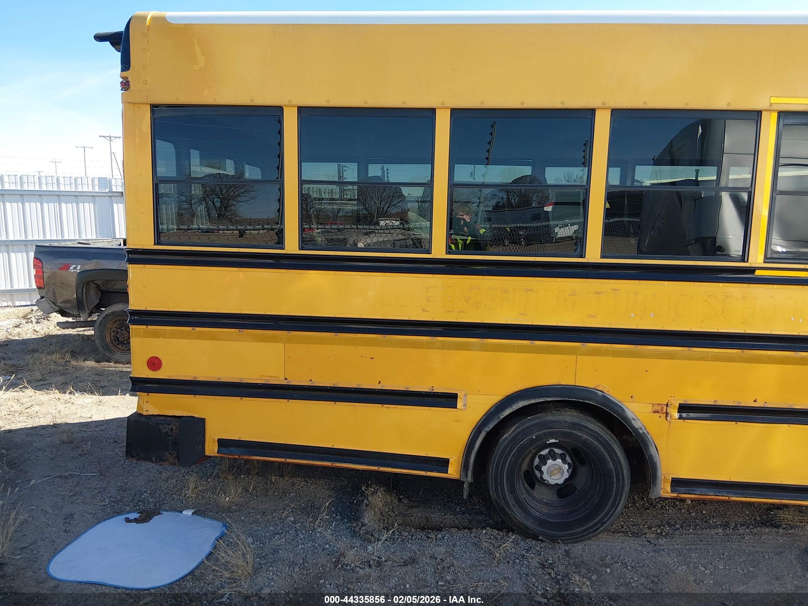 CHEVROLET EXPRESS image 4