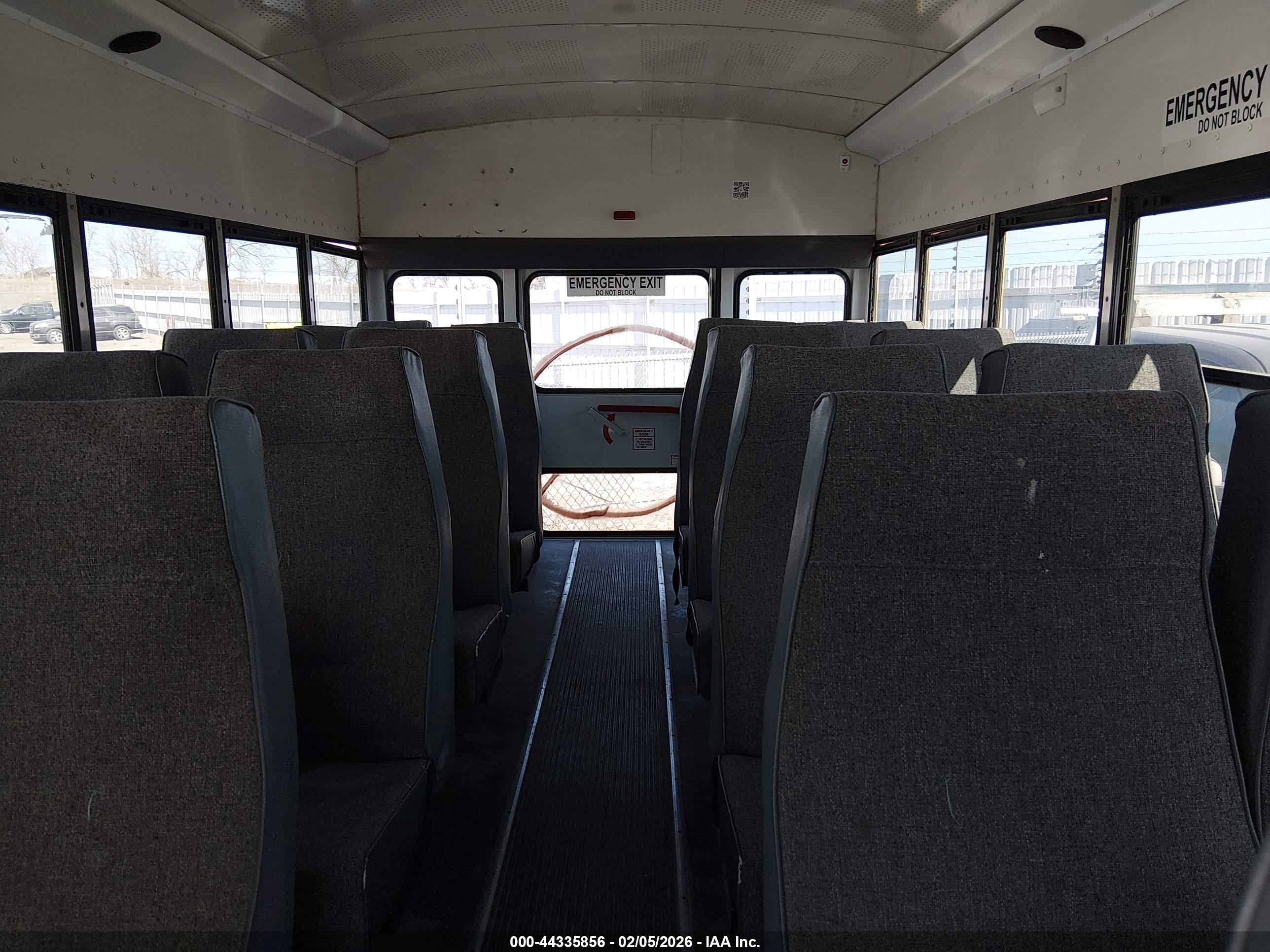 CHEVROLET EXPRESS image 7