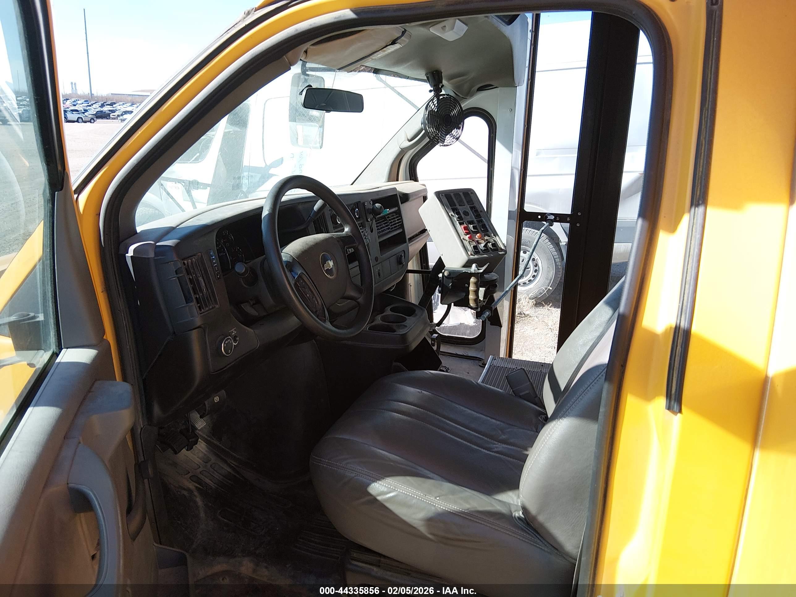 CHEVROLET EXPRESS image 8