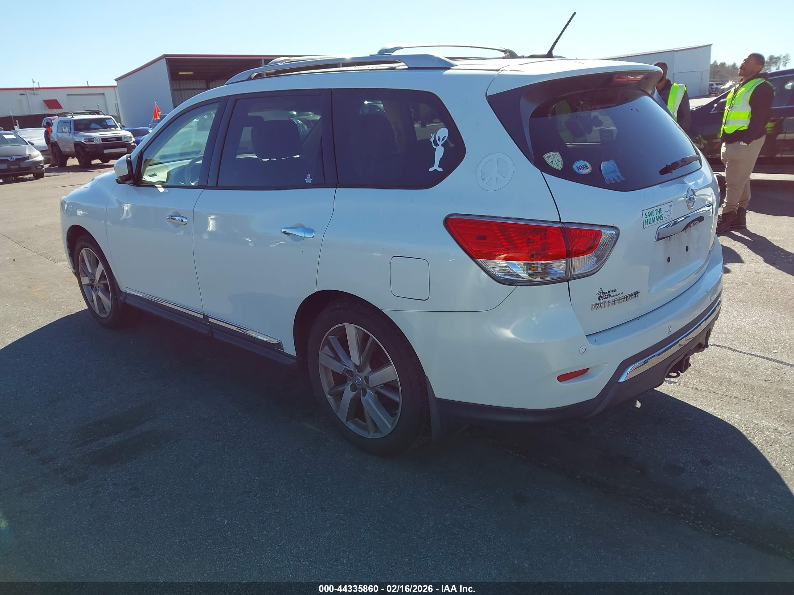 NISSAN PATHFINDER image 3