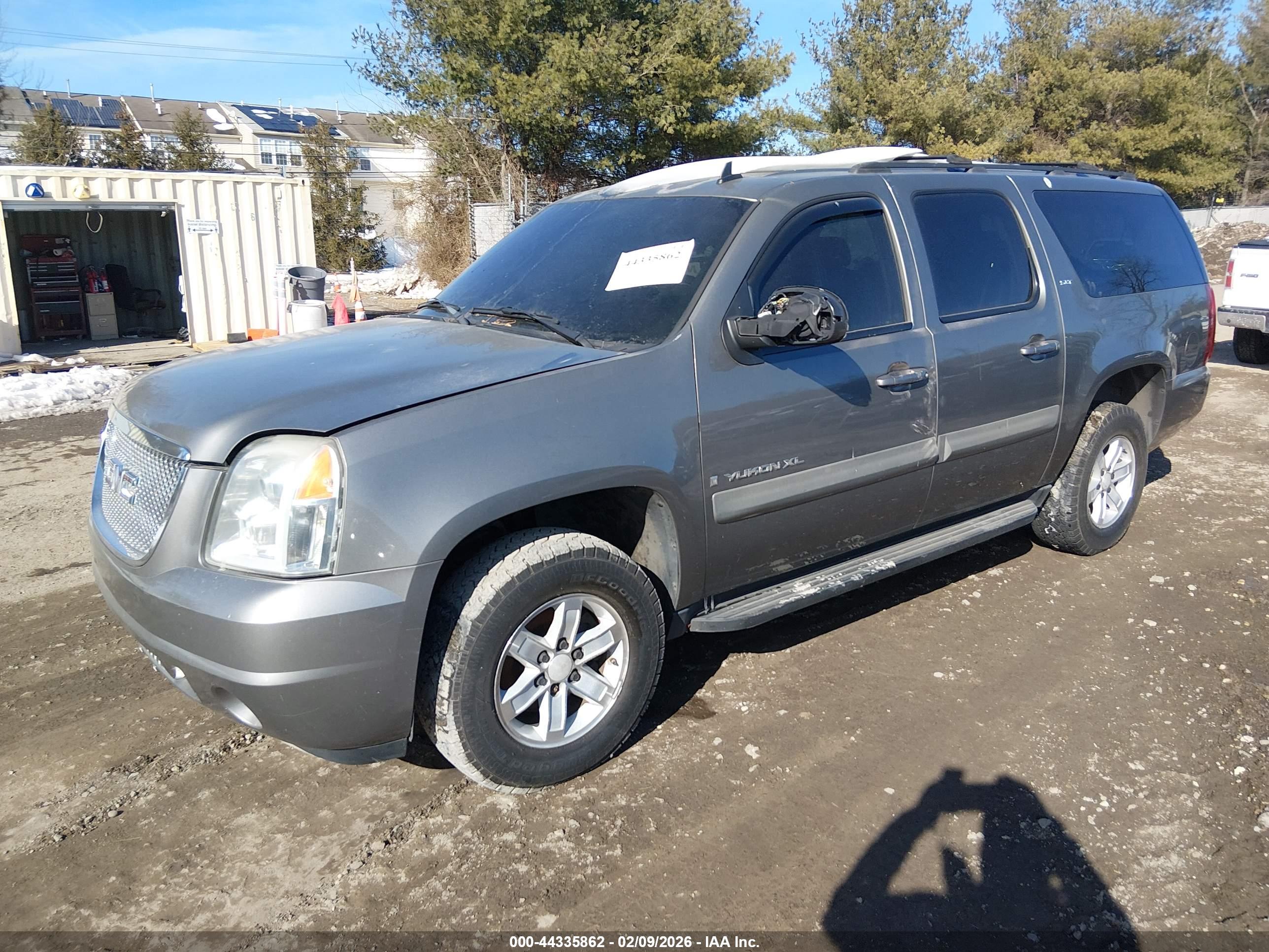 GMC YUKON image 2