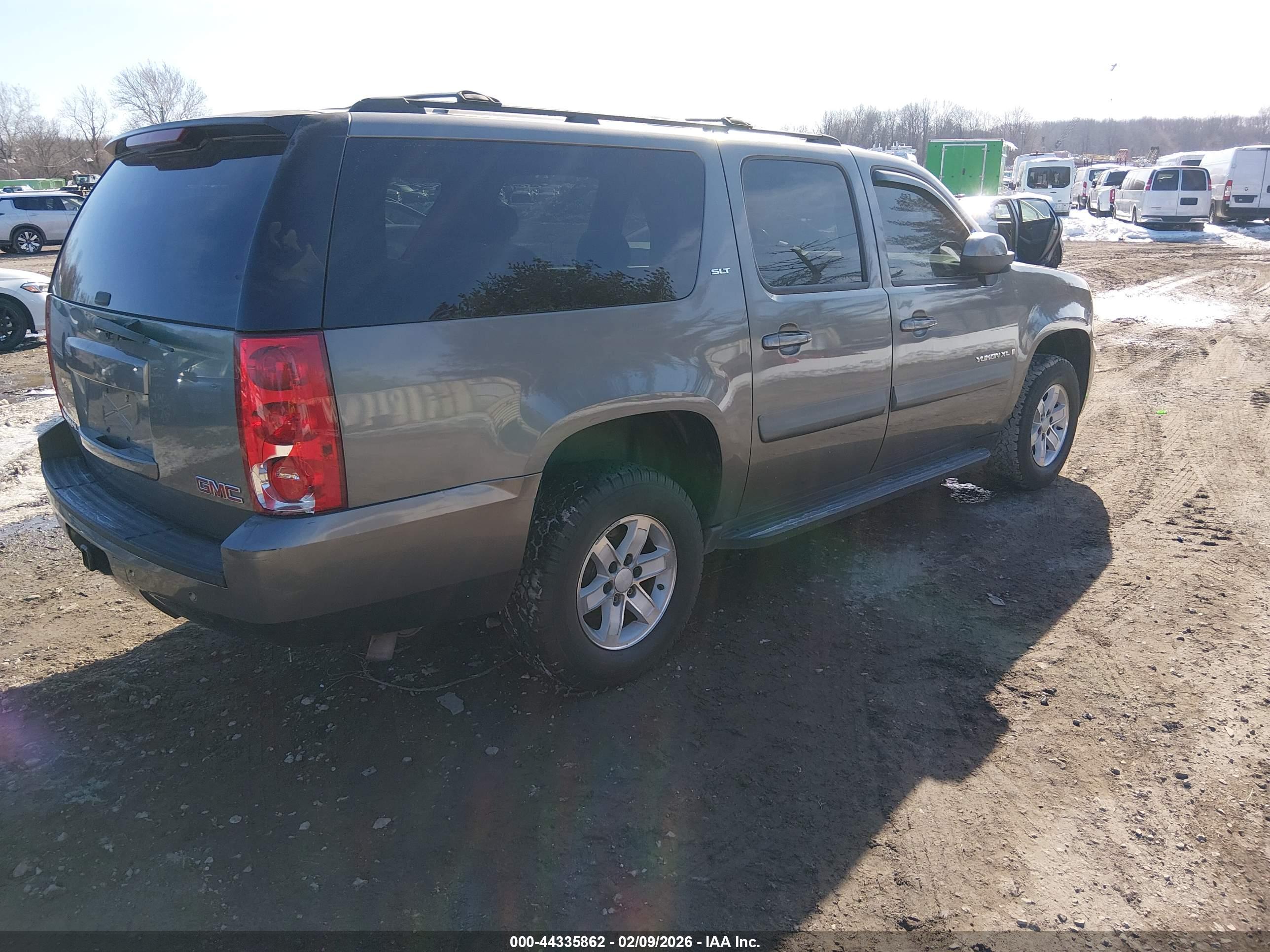 GMC YUKON image 4