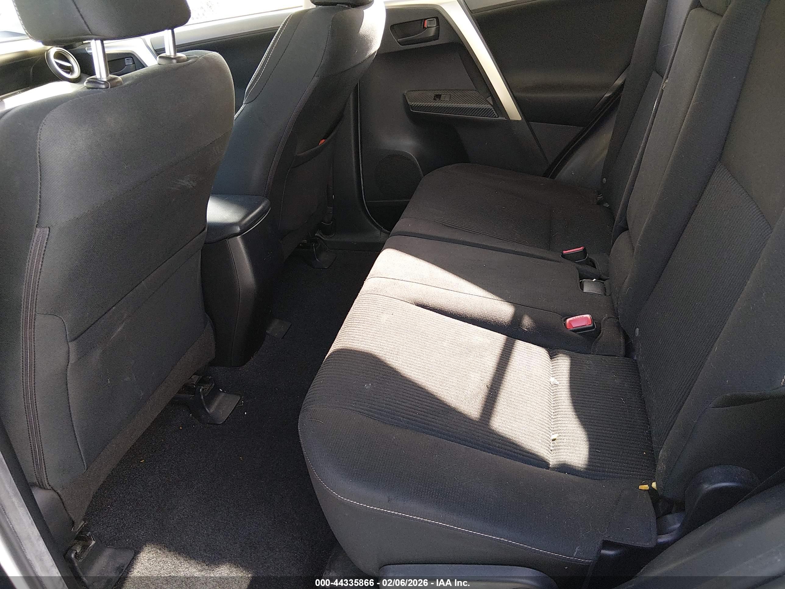 TOYOTA RAV4 image 8