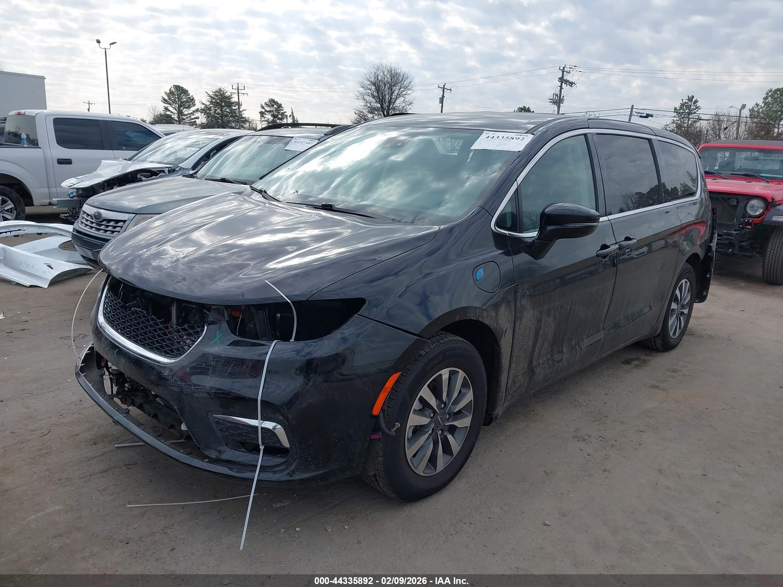 CHRYSLER PACIFICA image 2