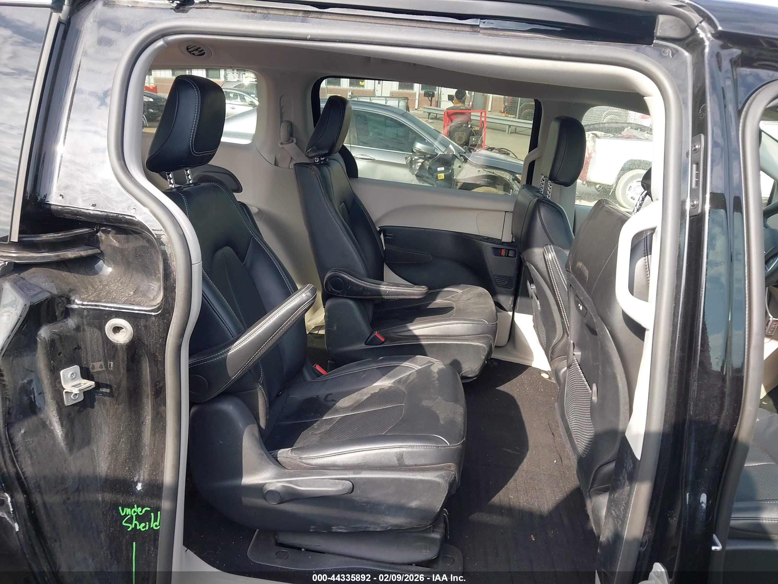 CHRYSLER PACIFICA image 8