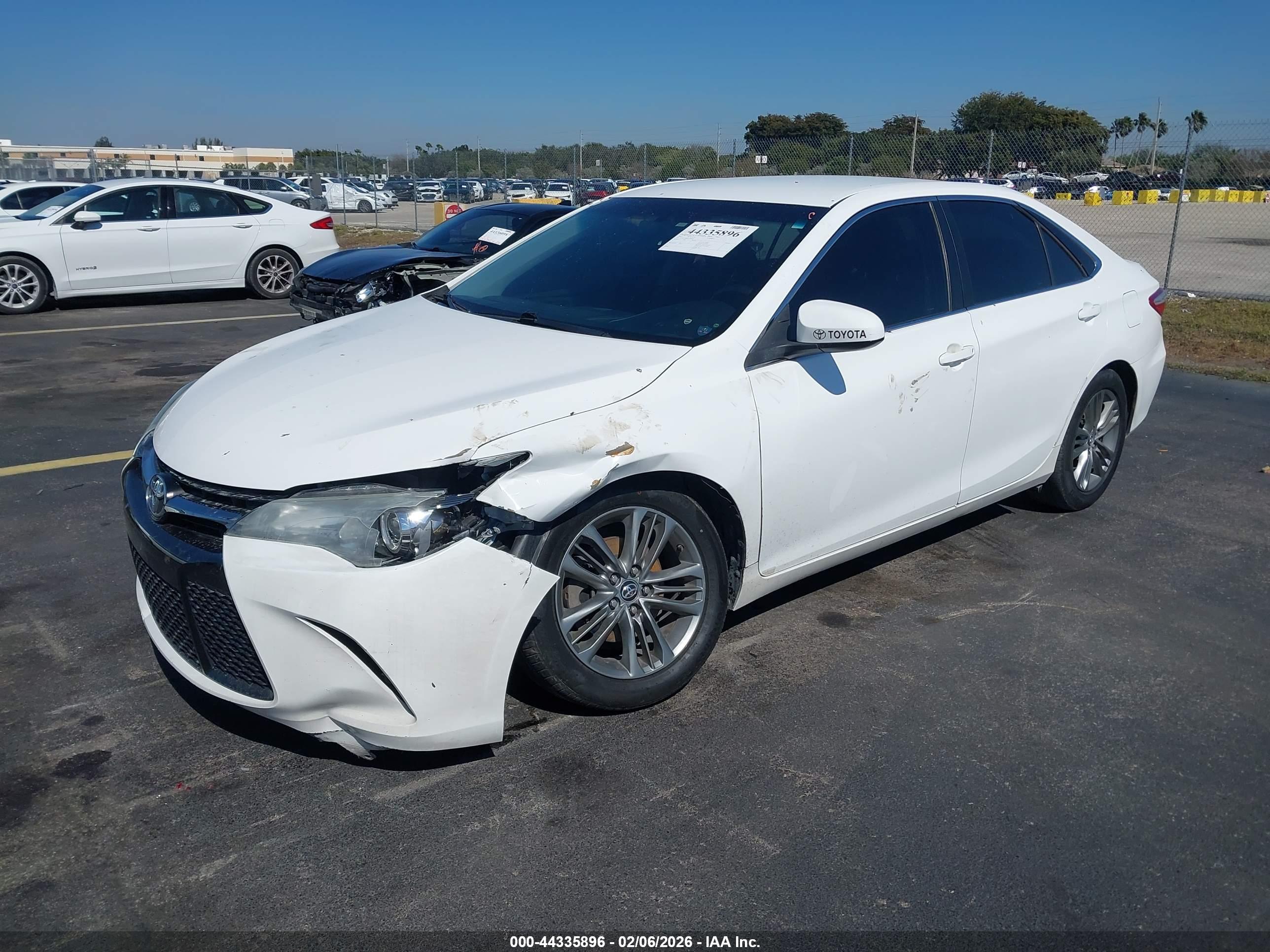 TOYOTA CAMRY image 2