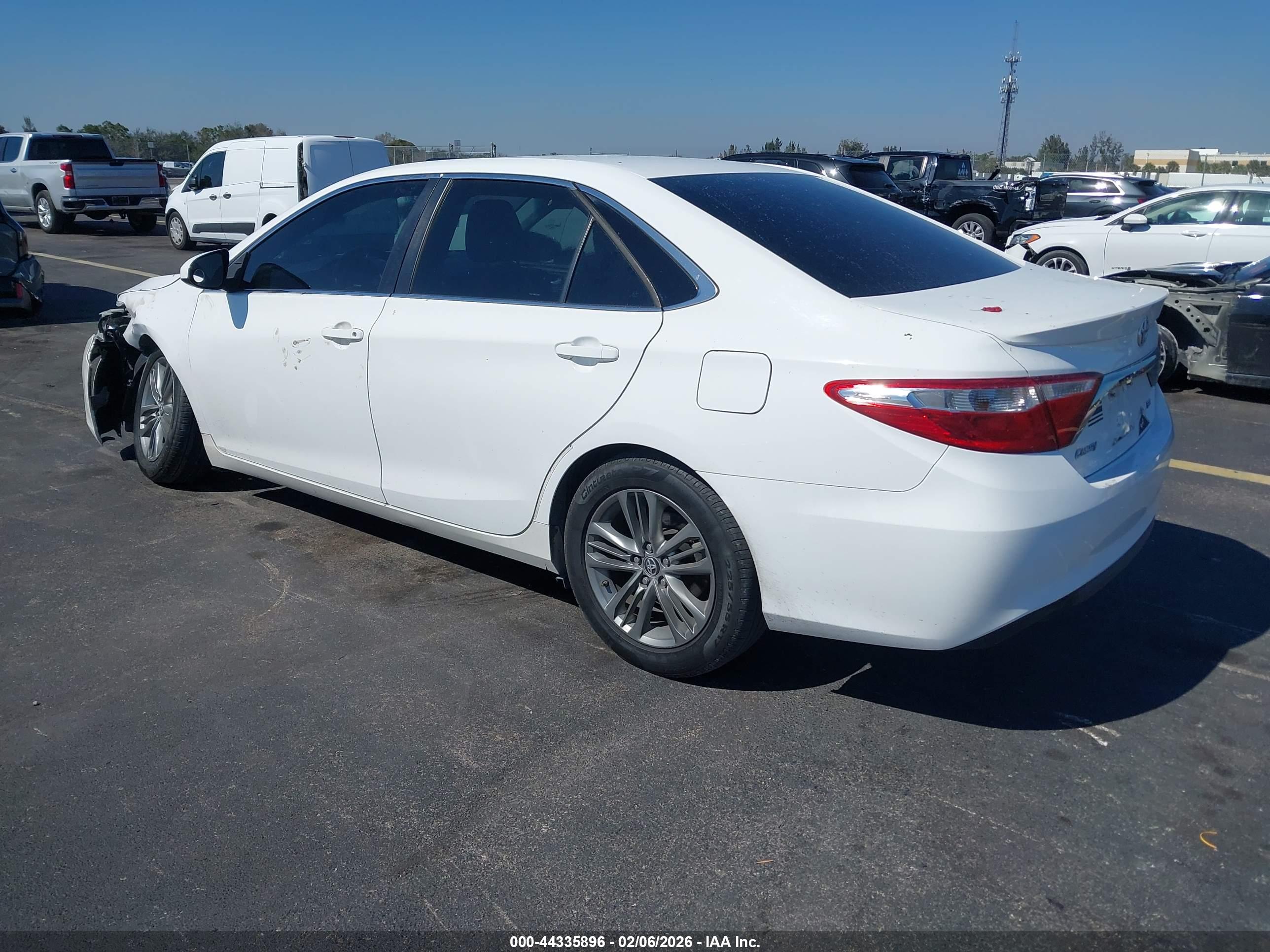 TOYOTA CAMRY image 3