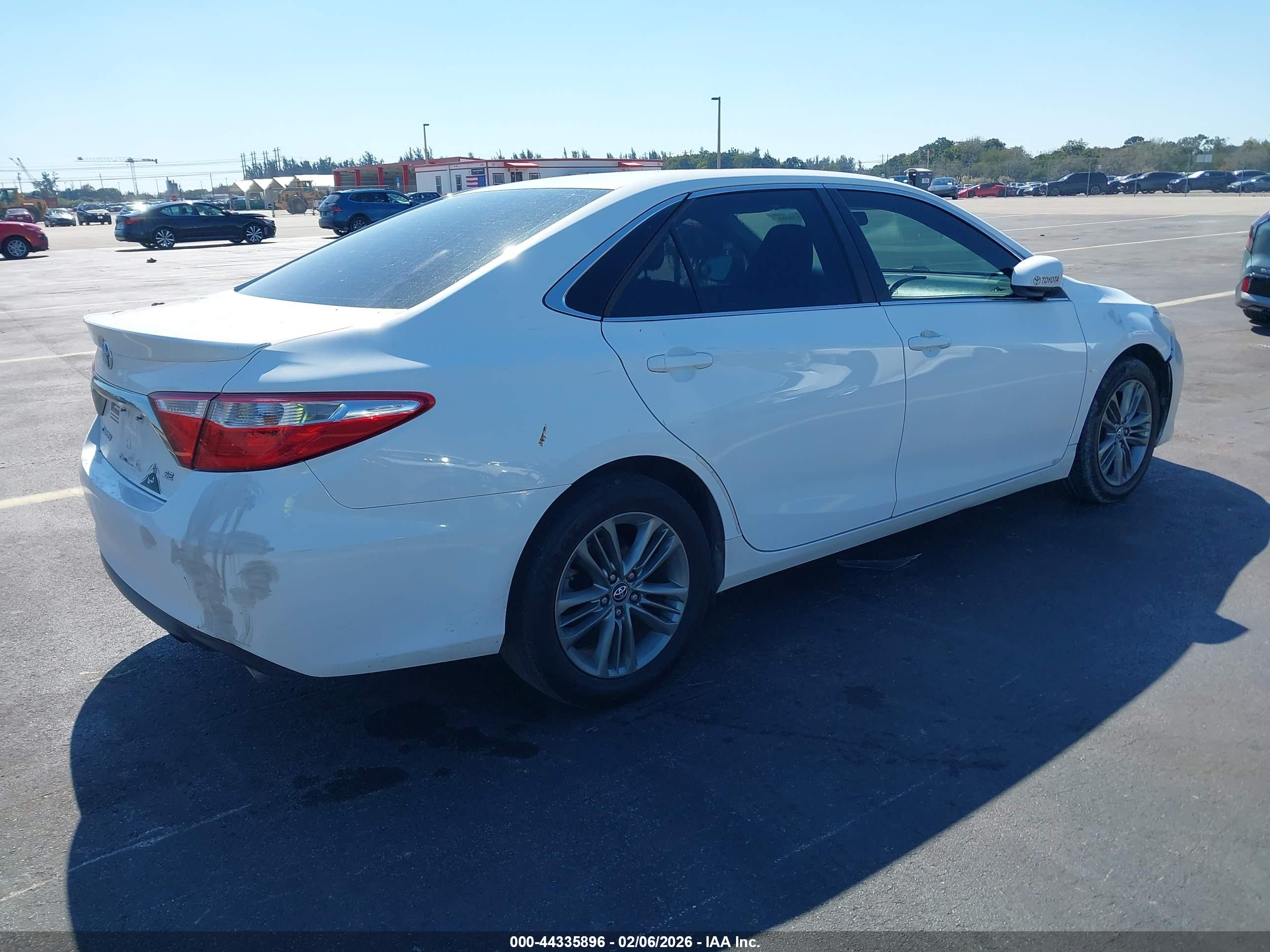 TOYOTA CAMRY image 4