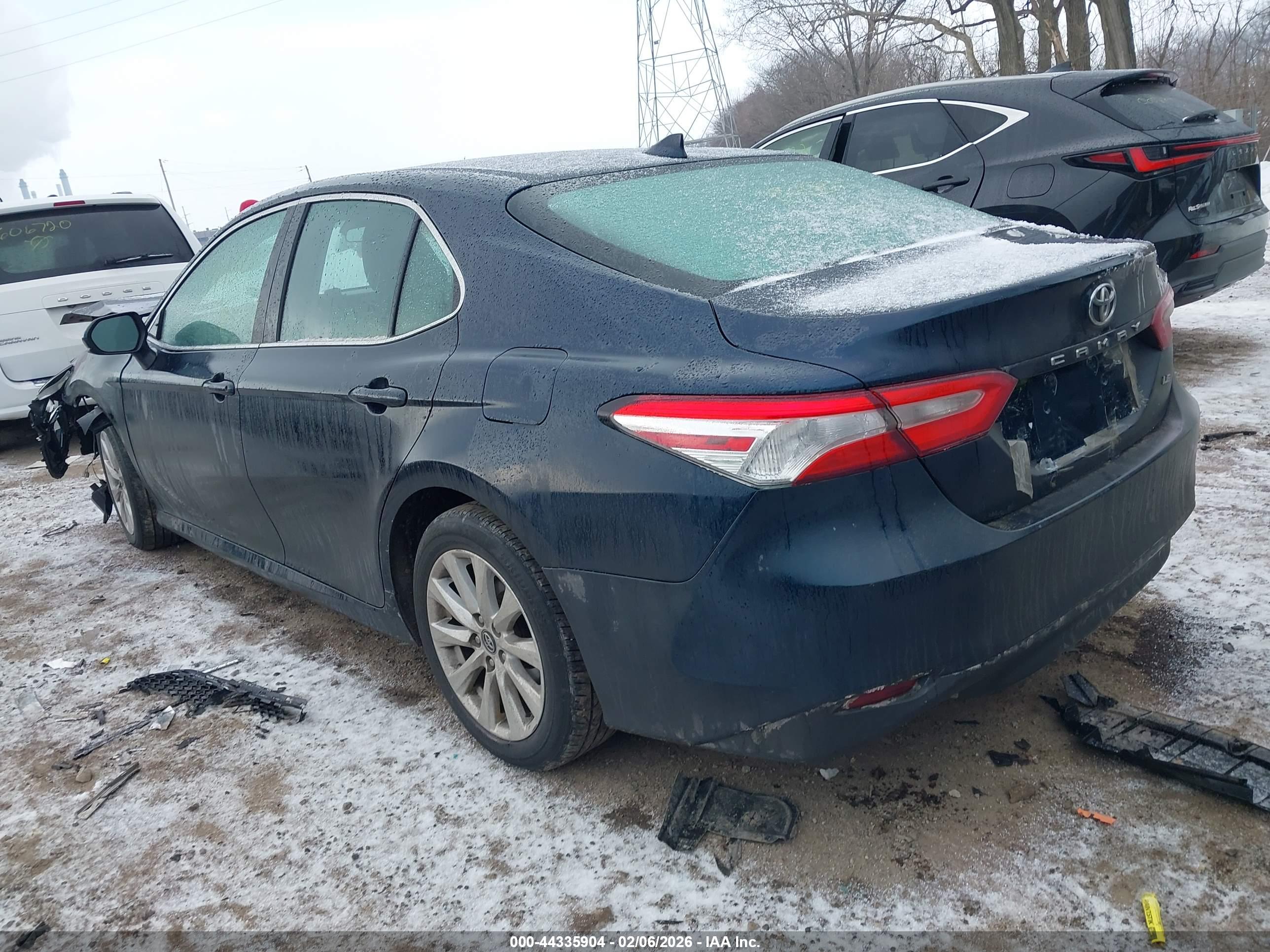 TOYOTA CAMRY image 3