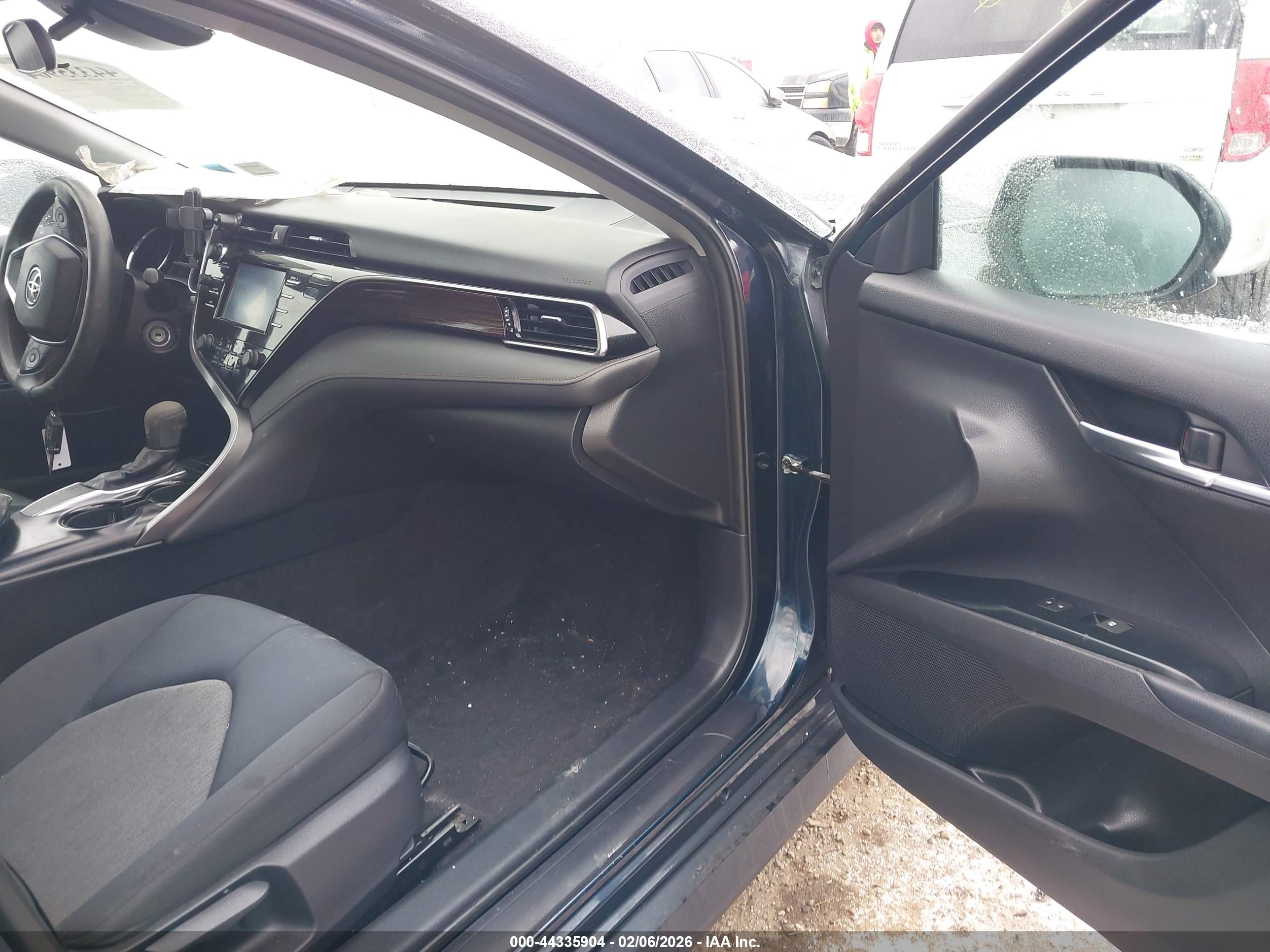 TOYOTA CAMRY image 5