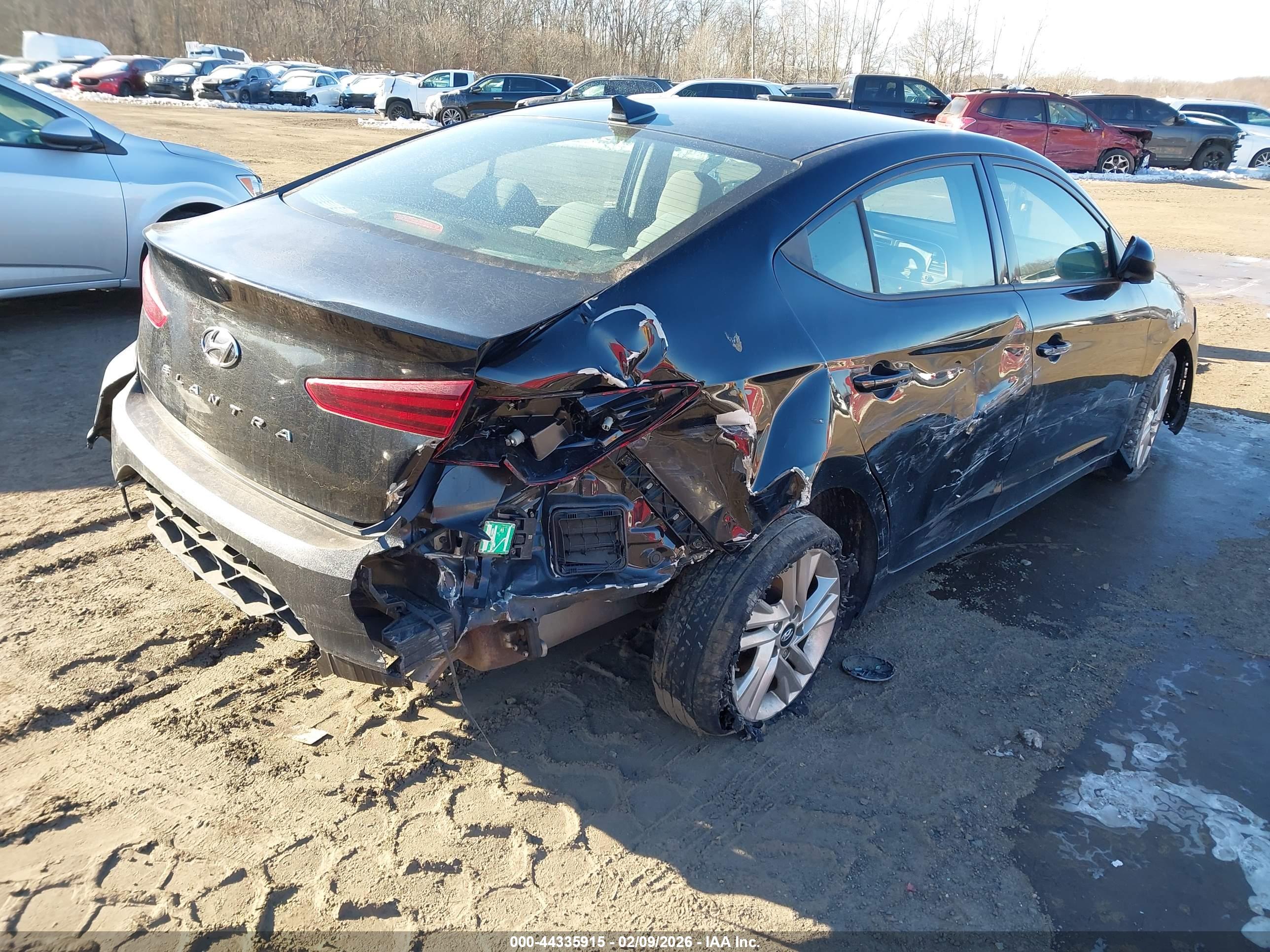 HYUNDAI ELANTRA image 4