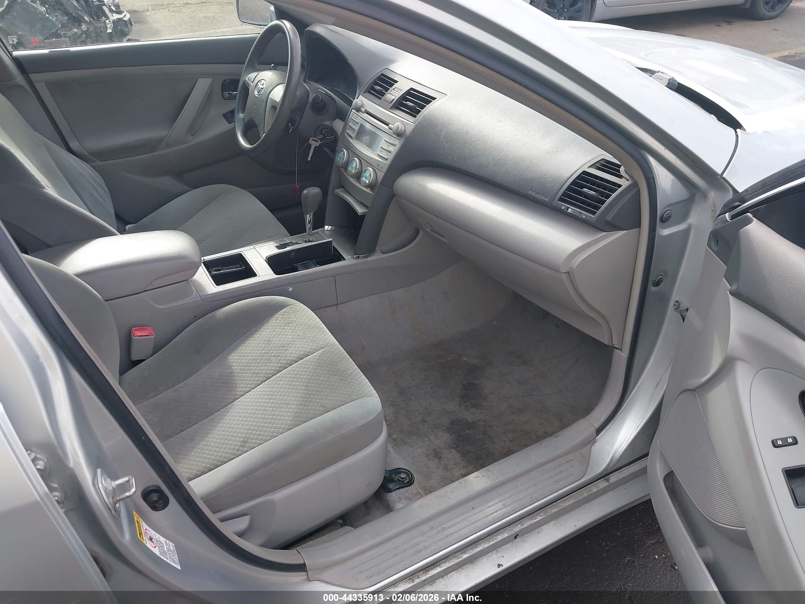 TOYOTA CAMRY image 5