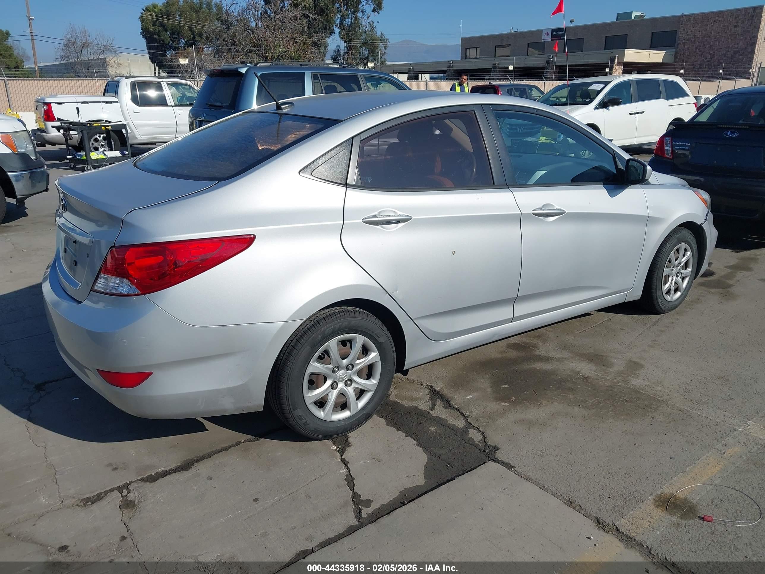 HYUNDAI ACCENT image 4