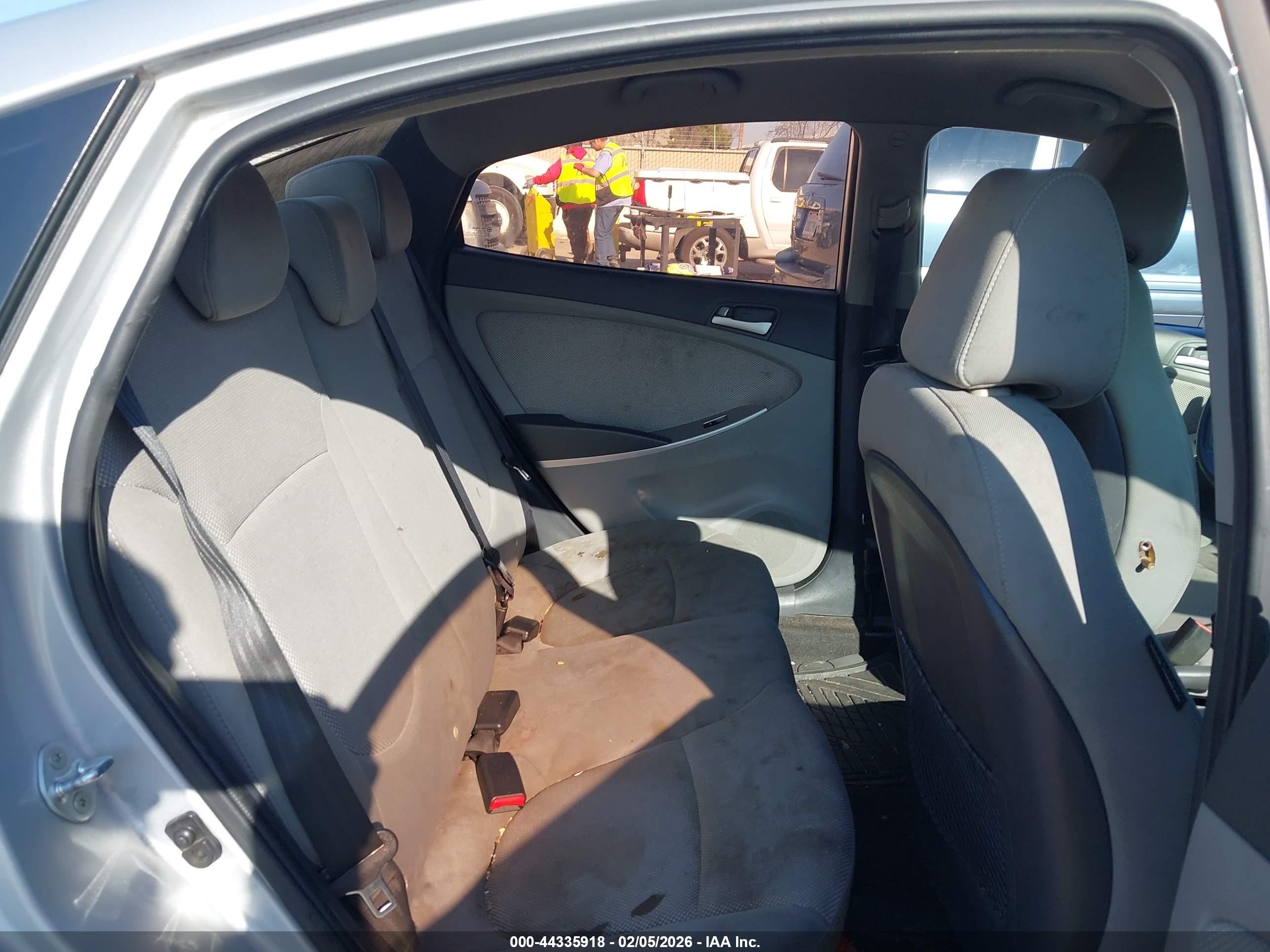 HYUNDAI ACCENT image 8