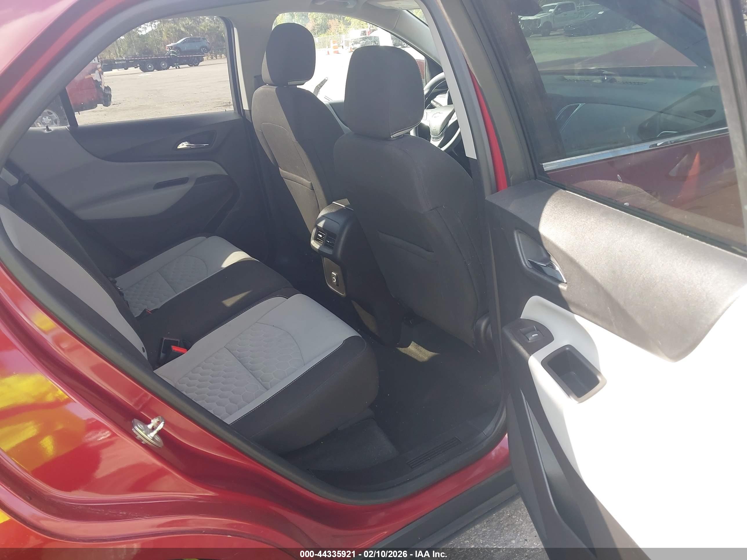 CHEVROLET EQUINOX image 8