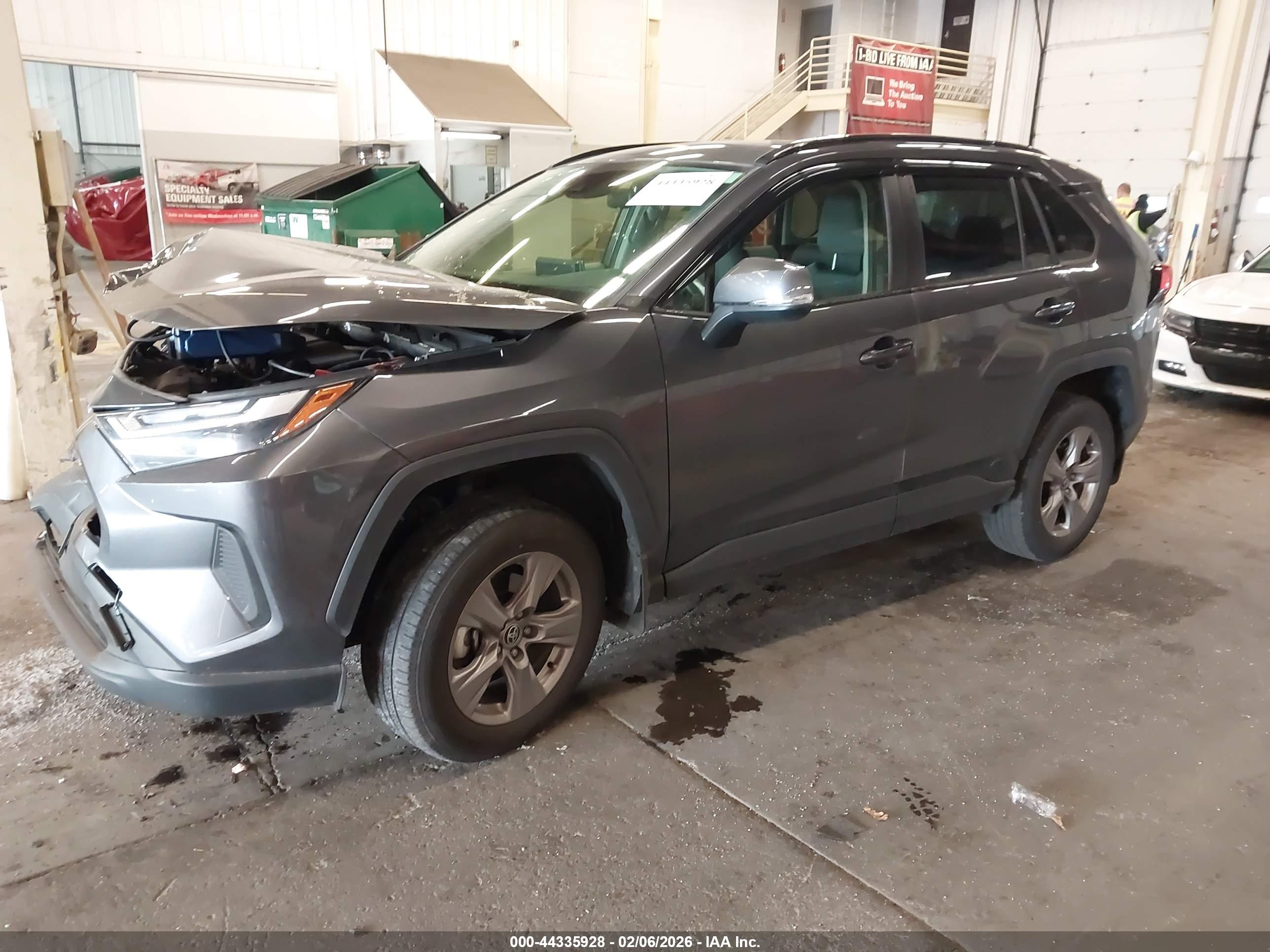 TOYOTA RAV4 image 2