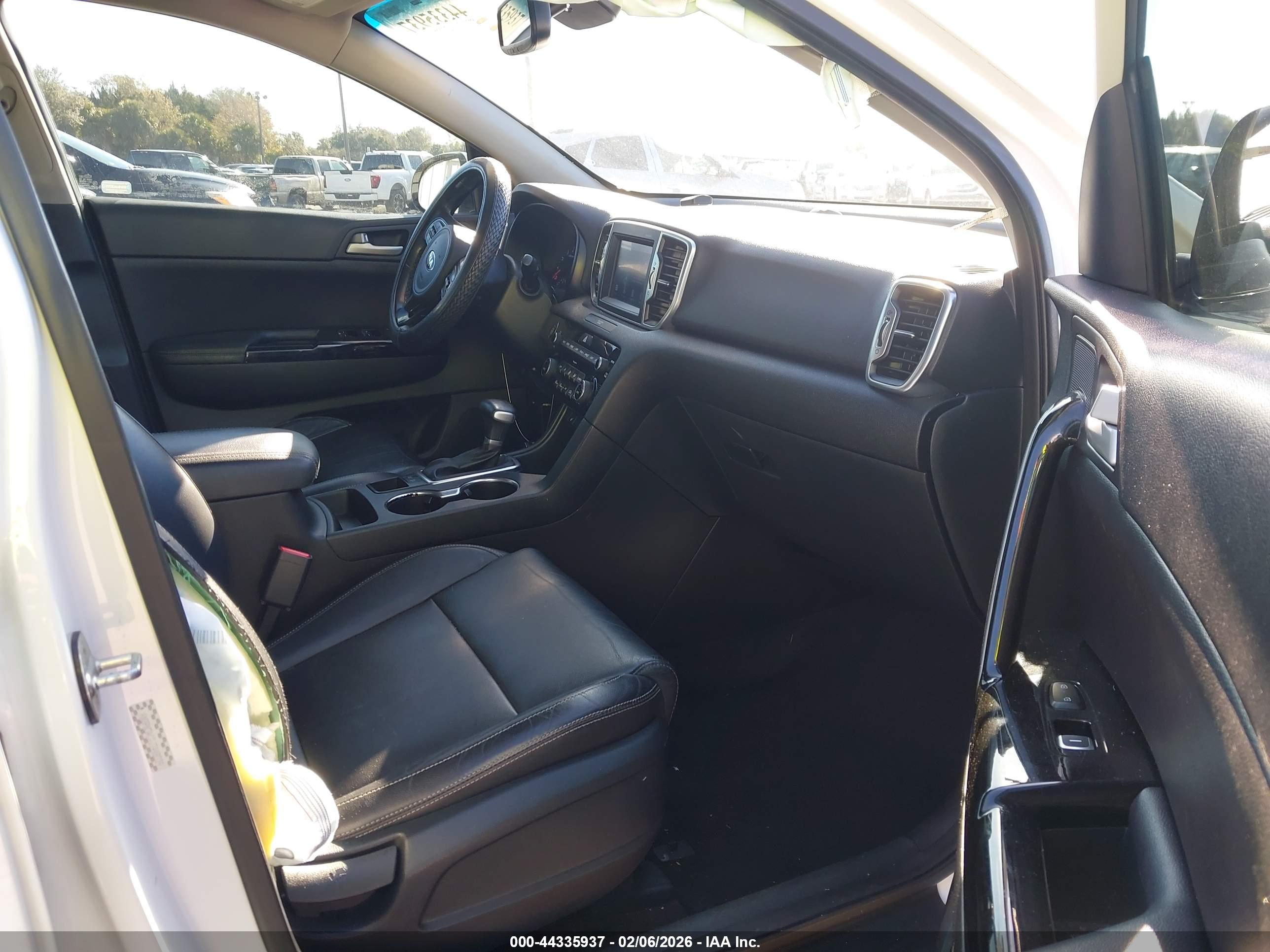 KIA SPORTAGE image 5