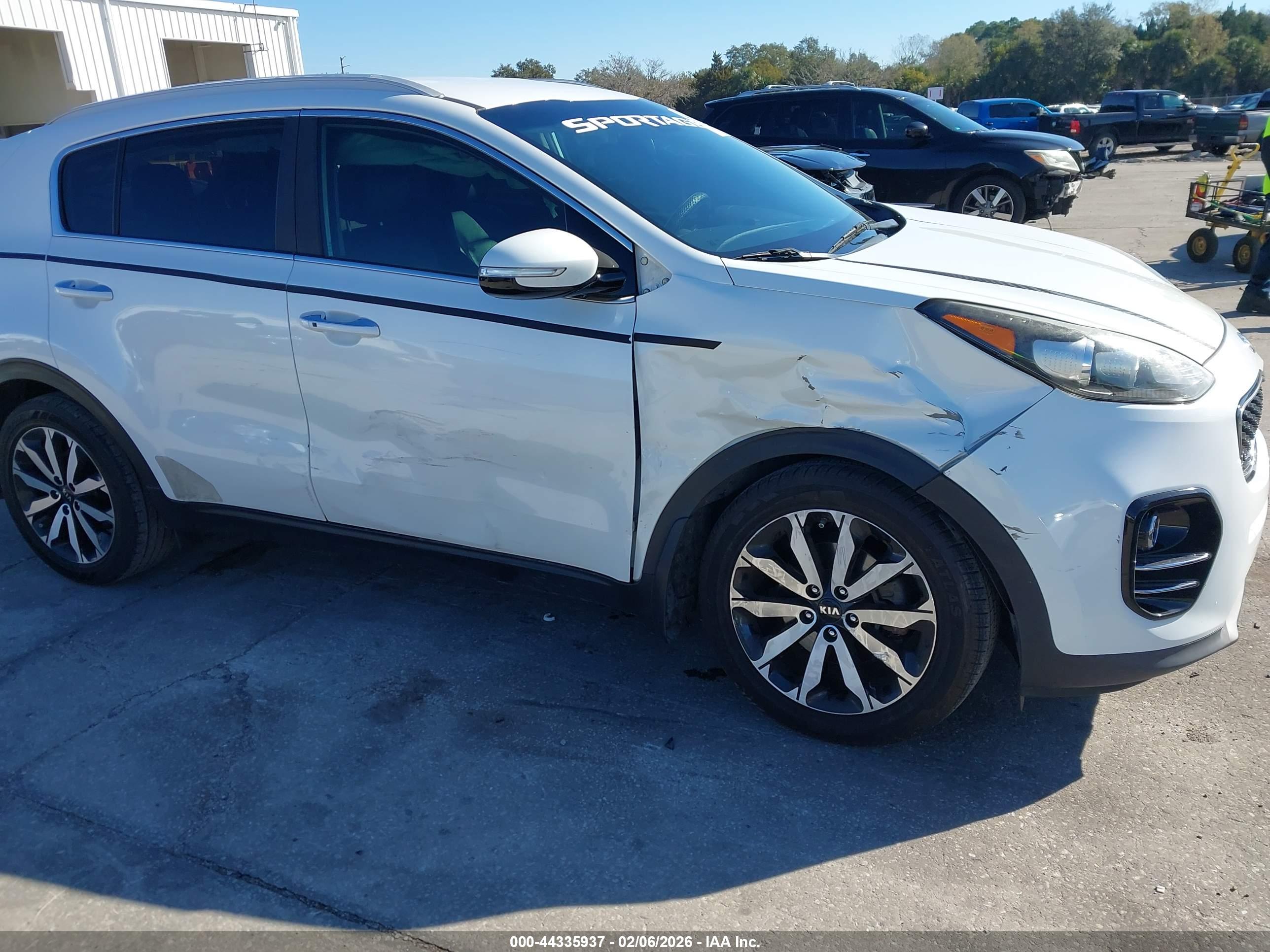 KIA SPORTAGE image 6