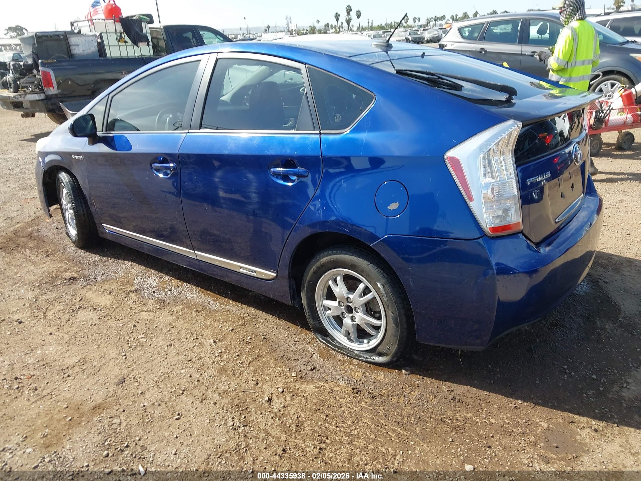 TOYOTA PRIUS image 3