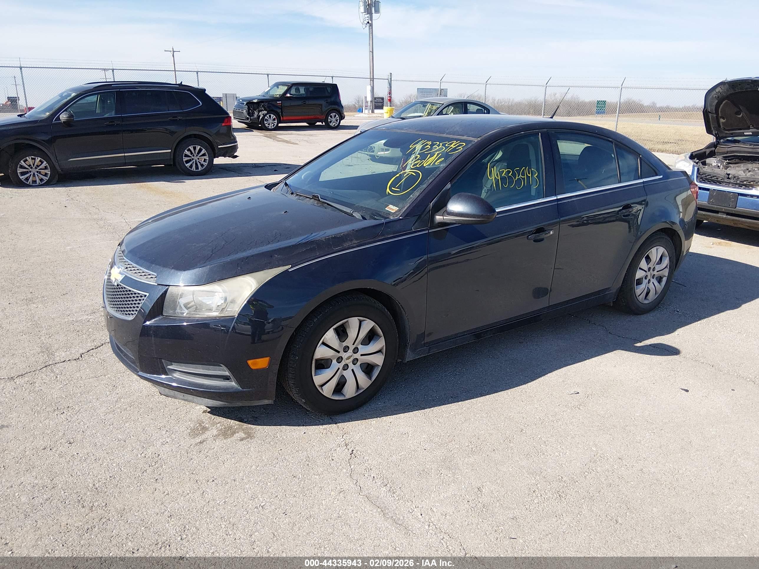 CHEVROLET CRUZE image 2