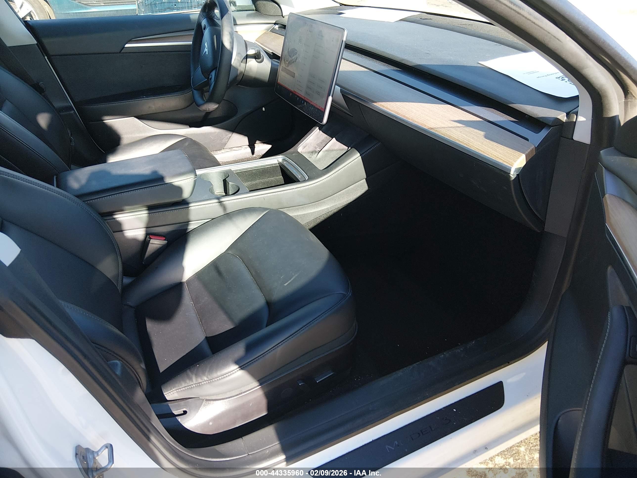 TESLA MODEL image 5