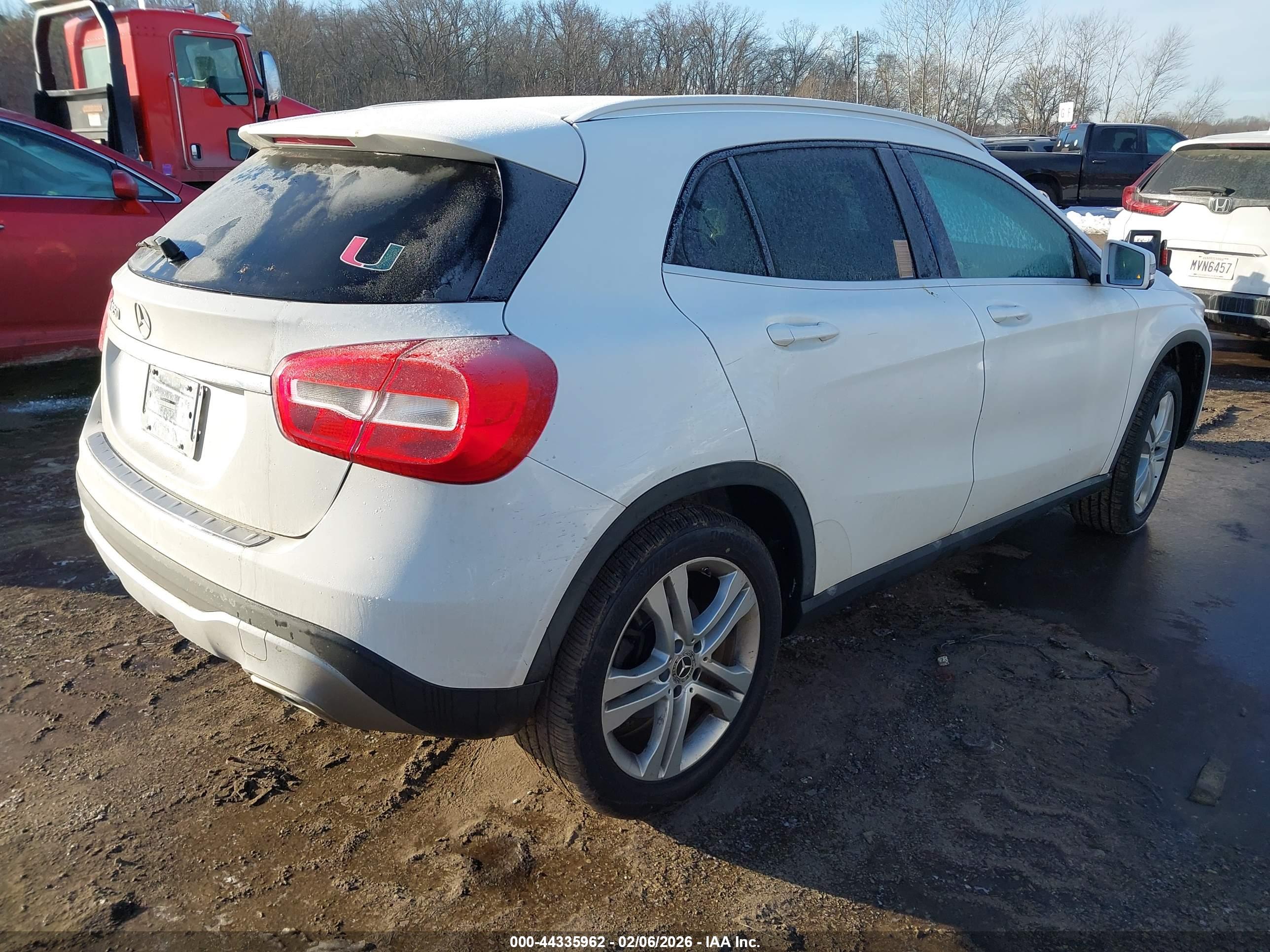 MERCEDES-BENZ GLA image 4
