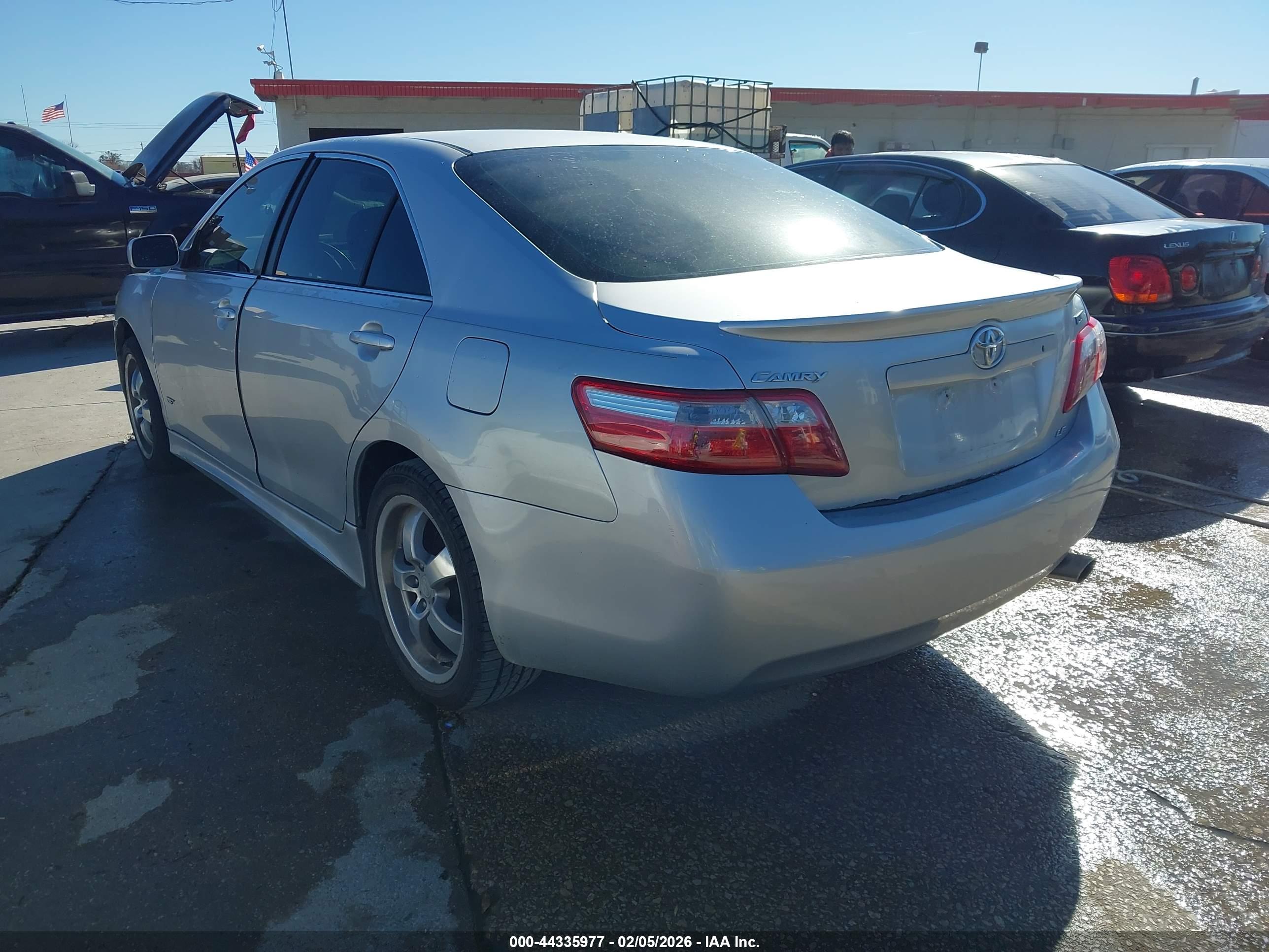 TOYOTA CAMRY image 3