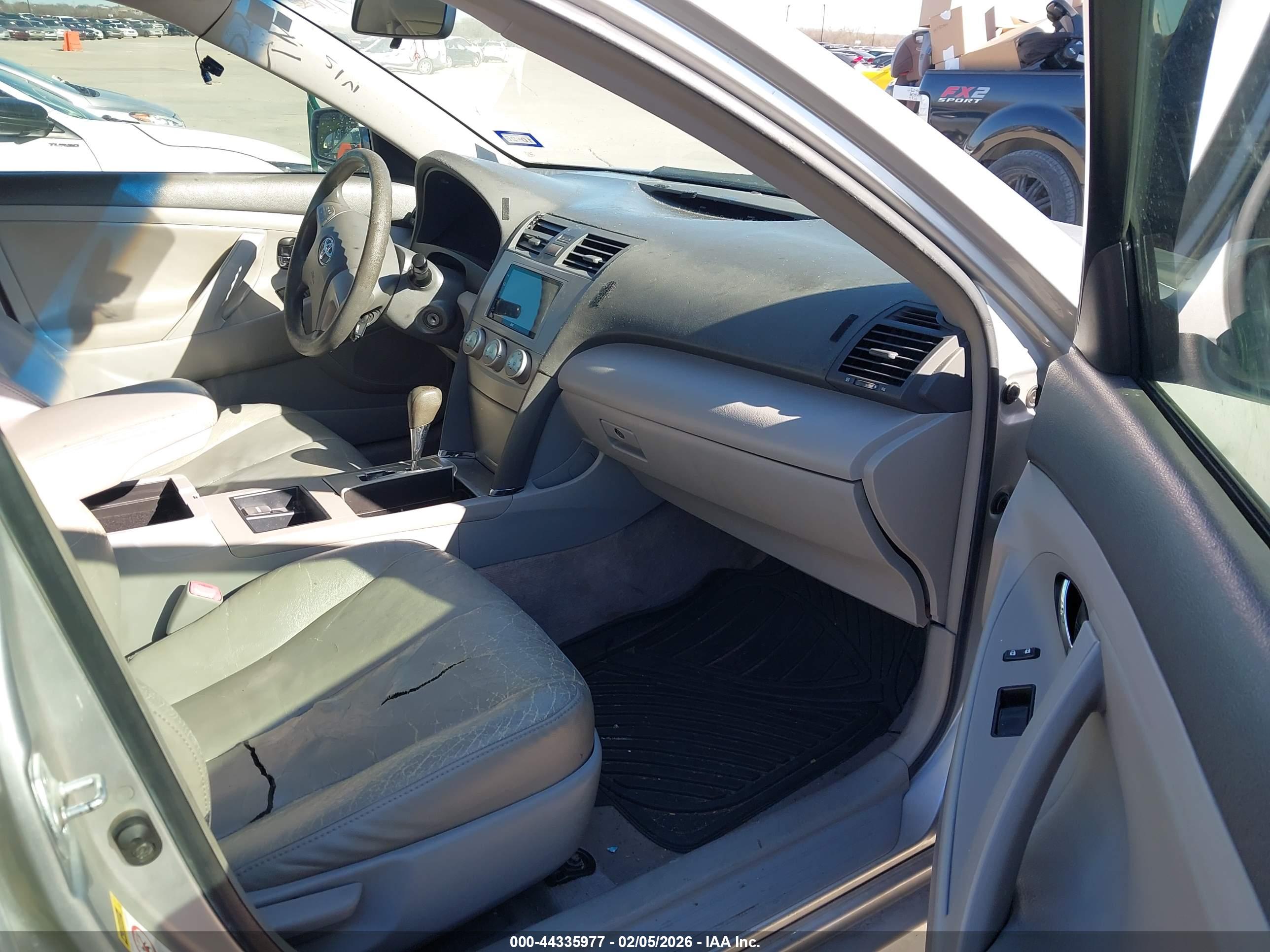 TOYOTA CAMRY image 5