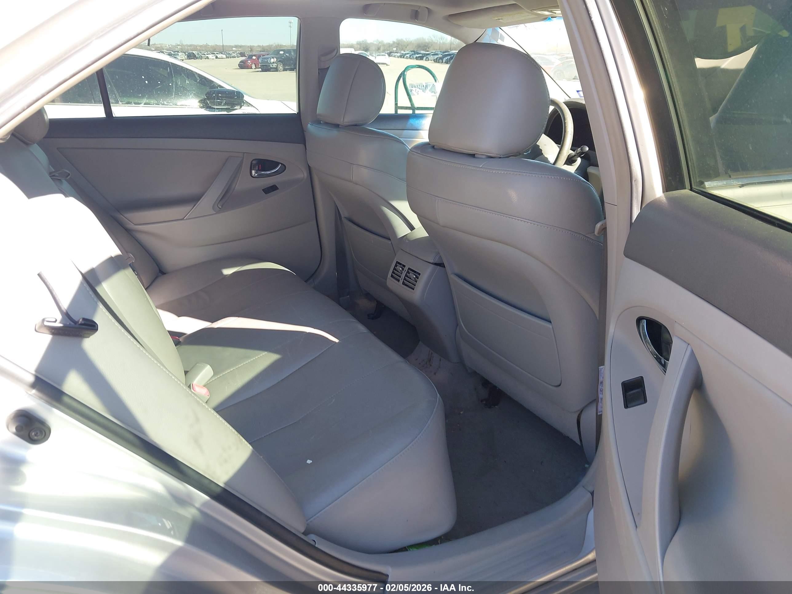 TOYOTA CAMRY image 8