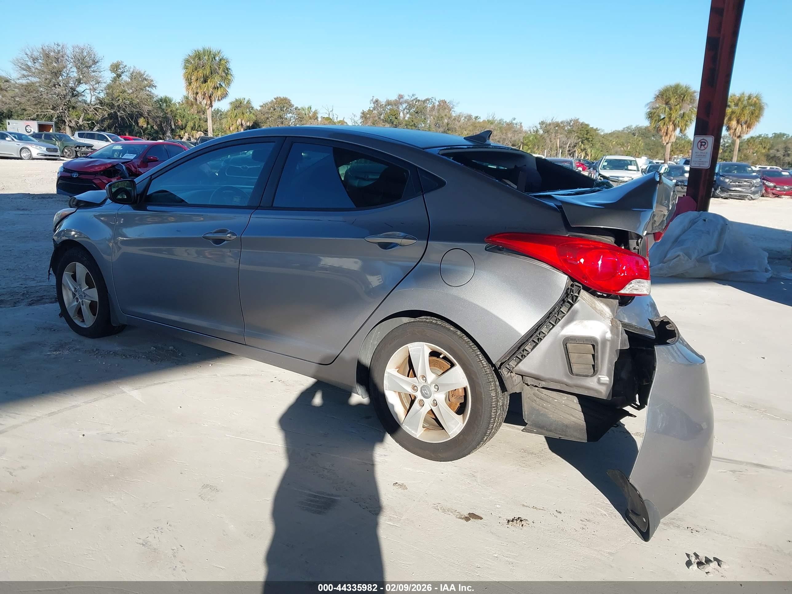 HYUNDAI ELANTRA image 3