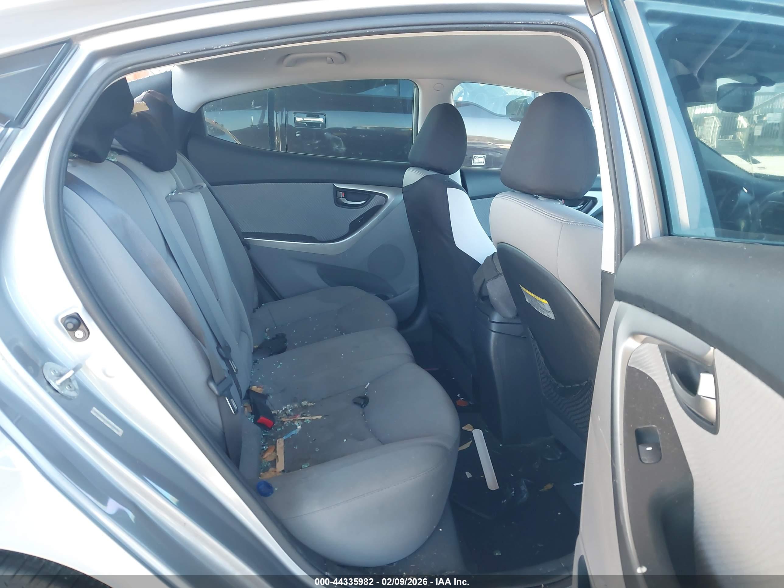 HYUNDAI ELANTRA image 8