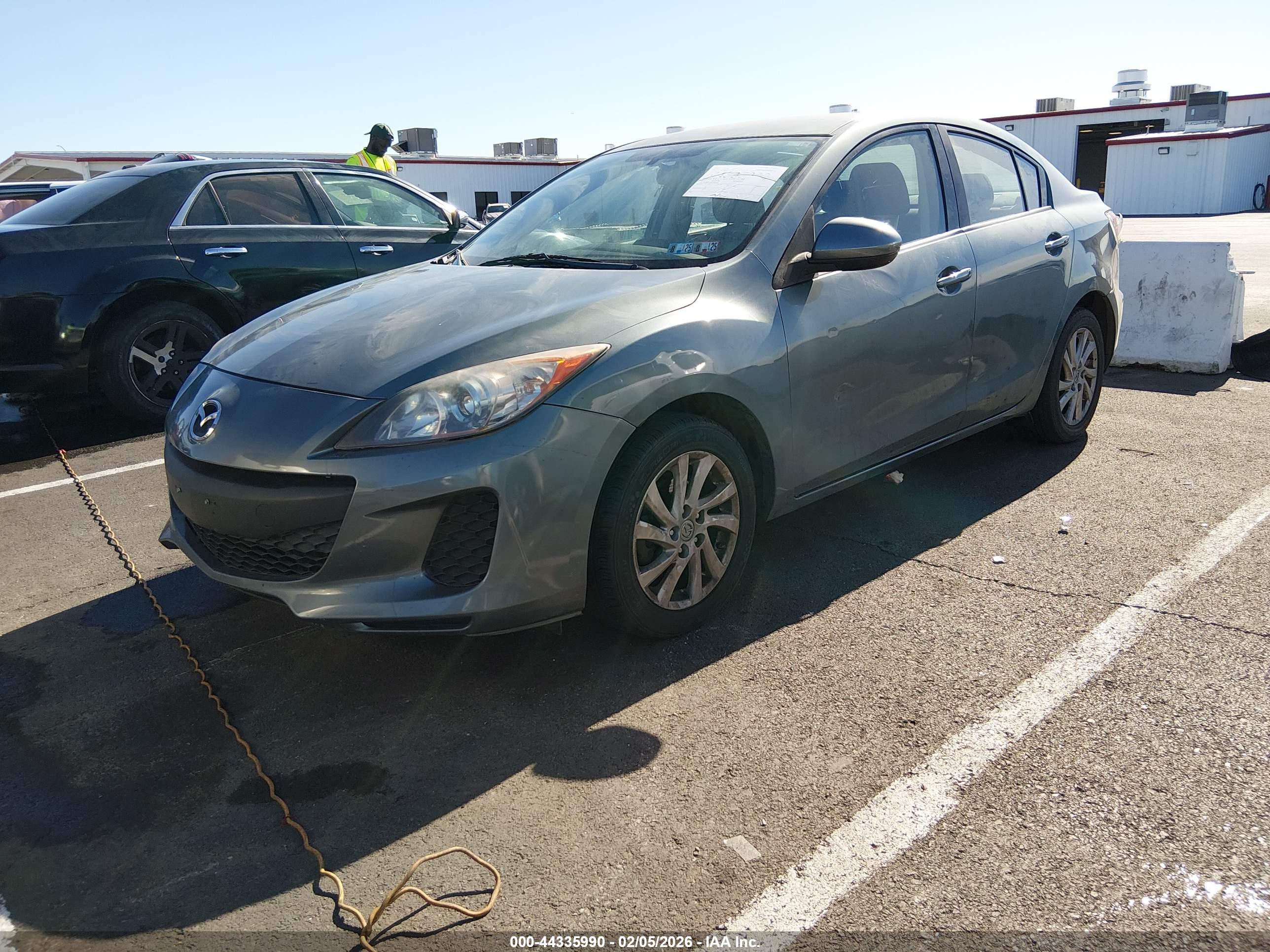MAZDA MAZDA3 image 2