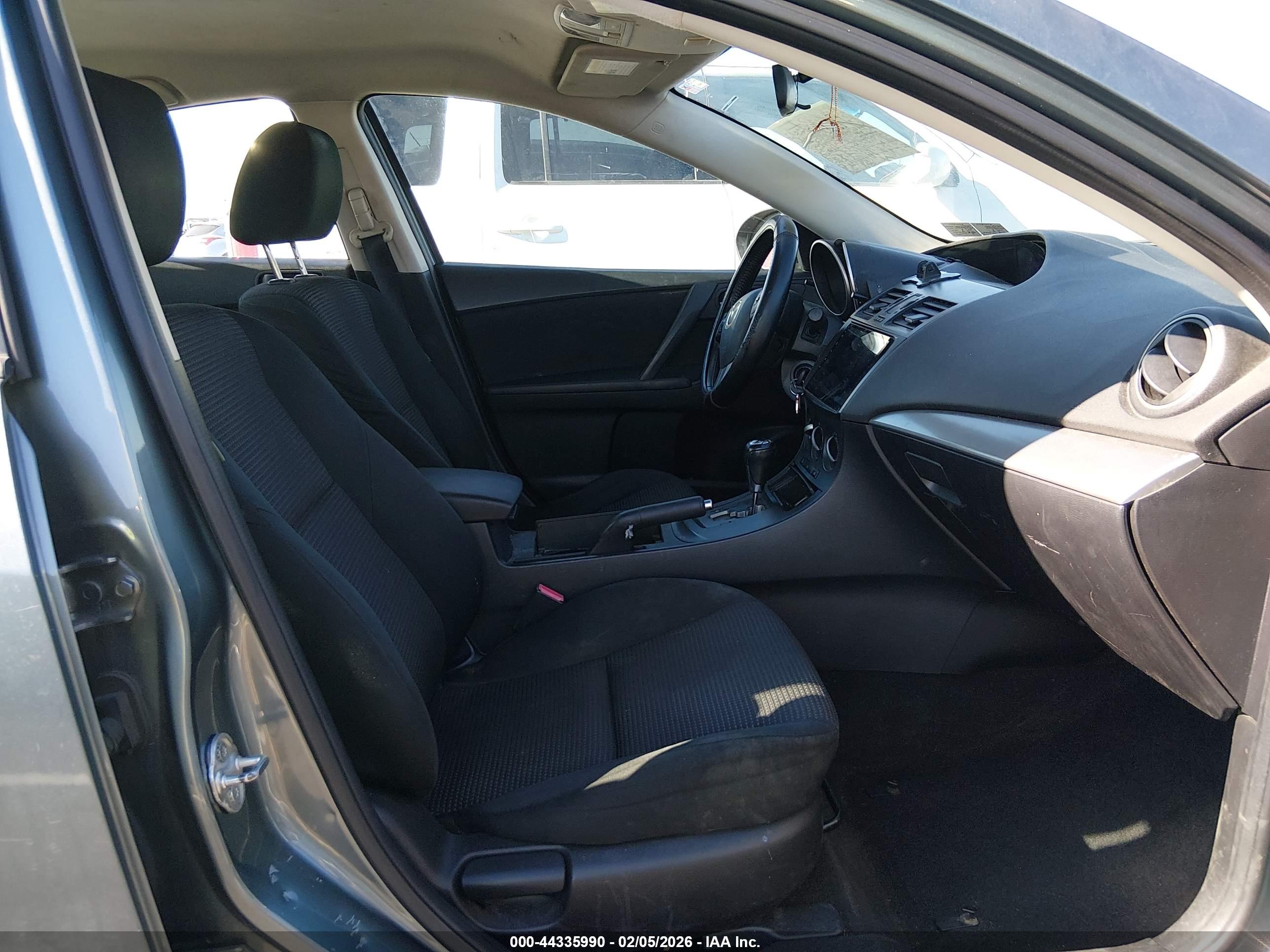 MAZDA MAZDA3 image 5