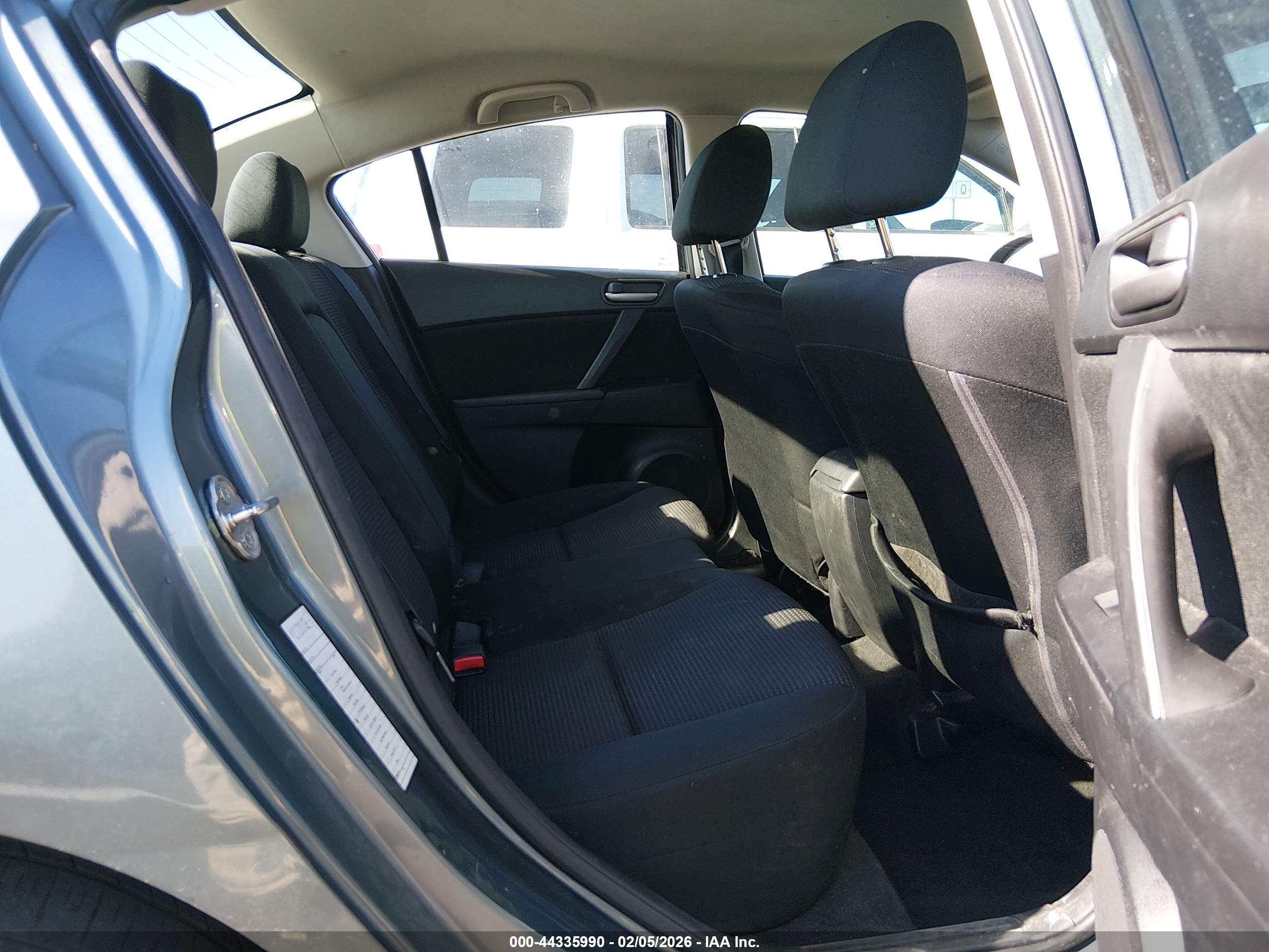 MAZDA MAZDA3 image 8
