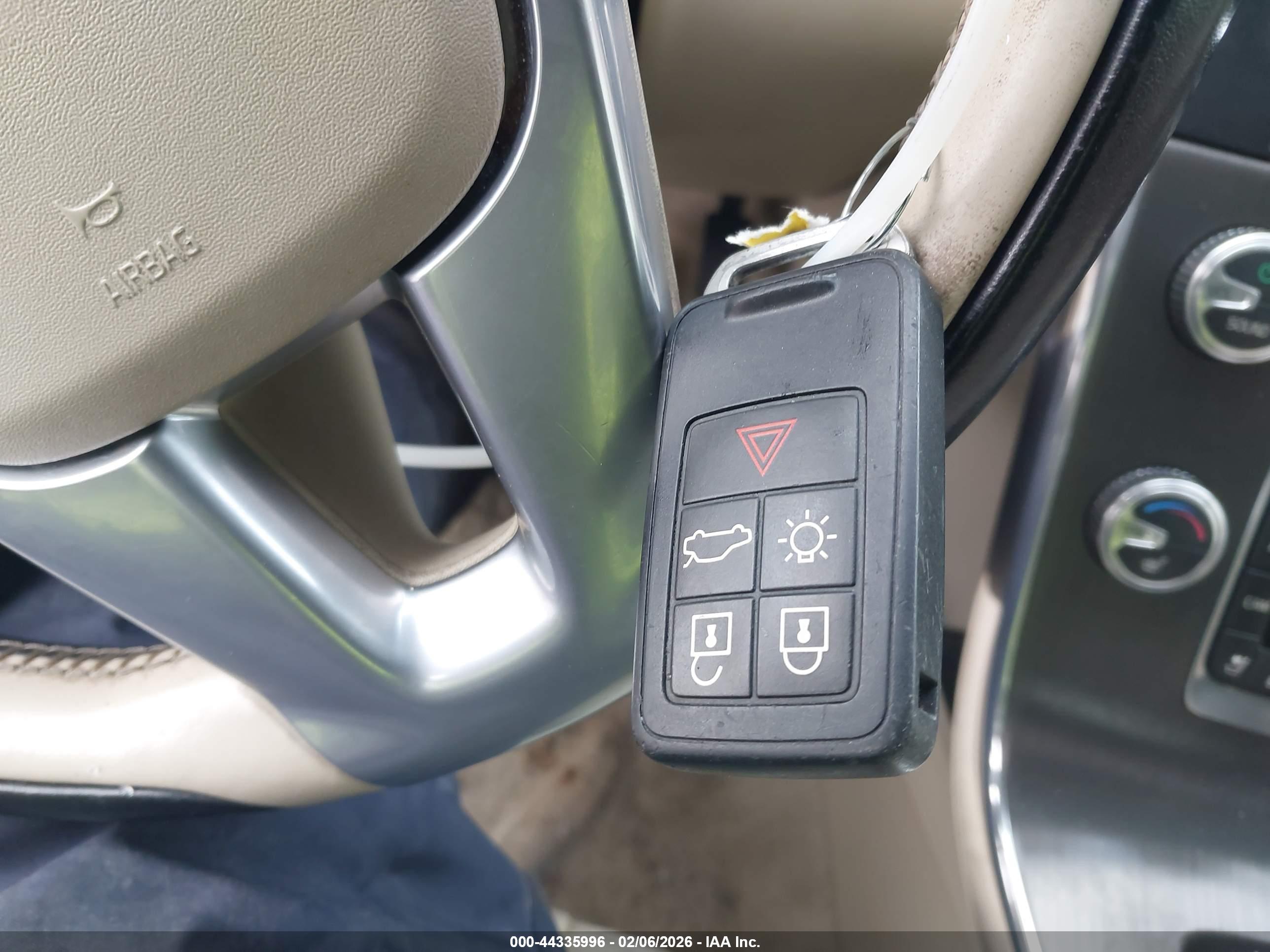 VOLVO S60 image 11