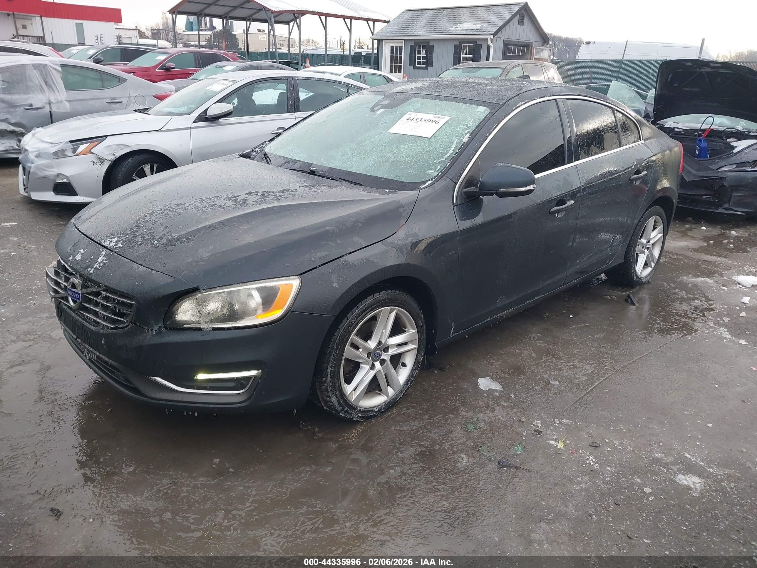 VOLVO S60 image 2