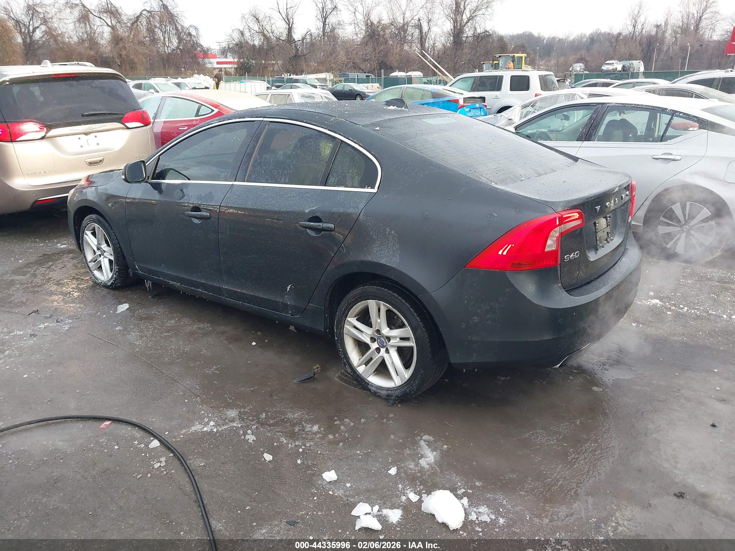 VOLVO S60 image 3