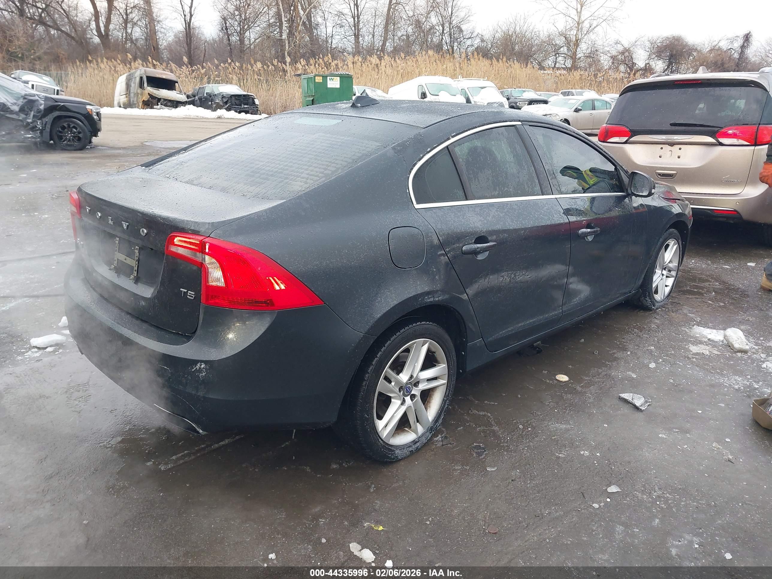 VOLVO S60 image 4