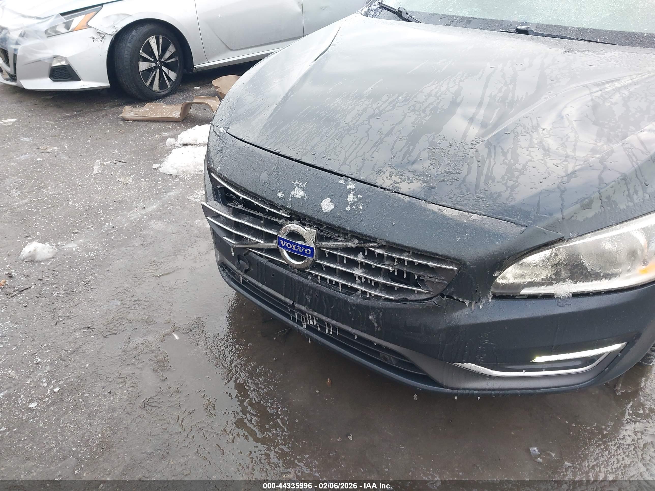 VOLVO S60 image 6